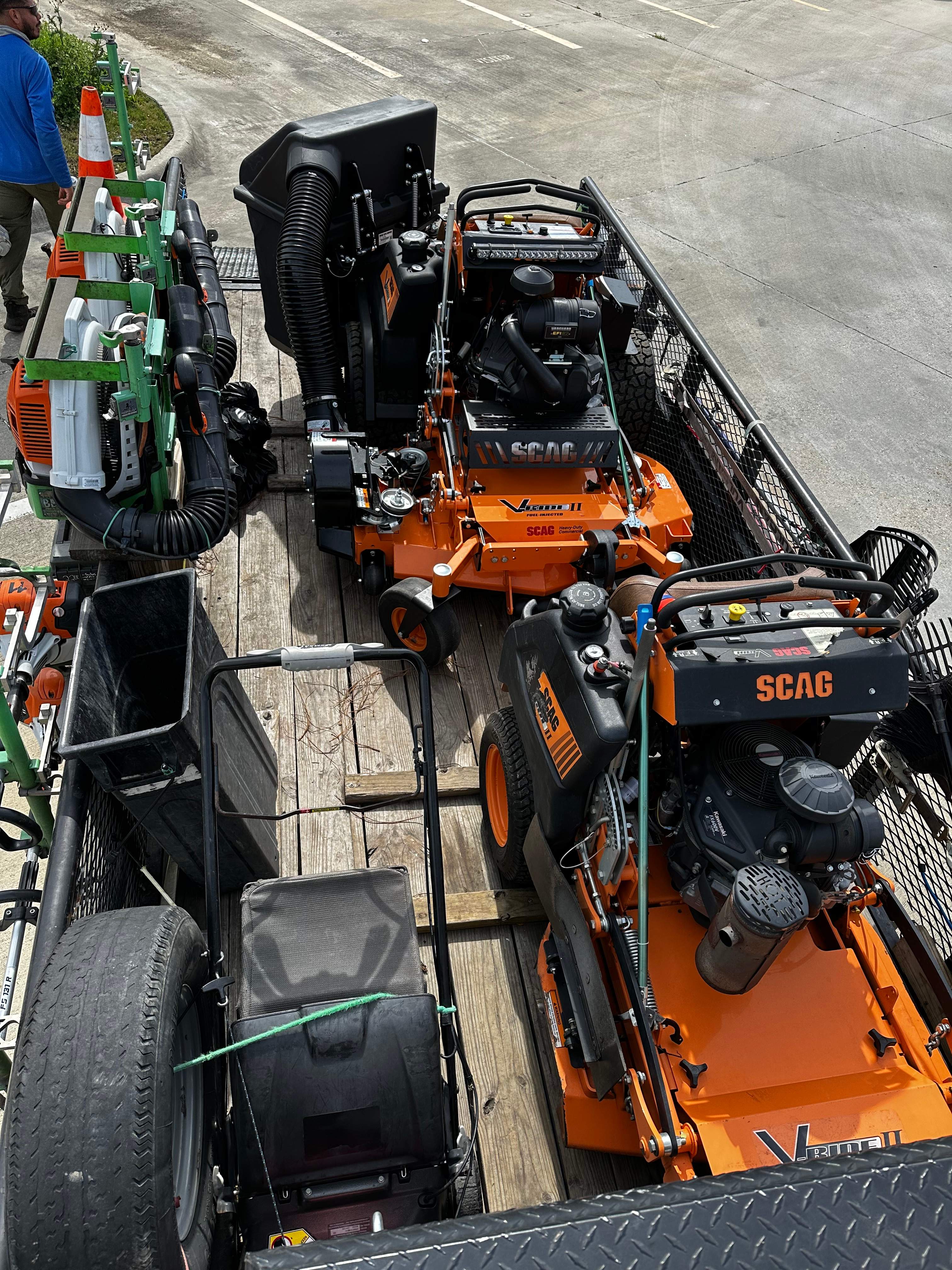 LANDSCAPE SERVICES: HEDGE TRIM / BED CLEAN by CutScape, LLC.