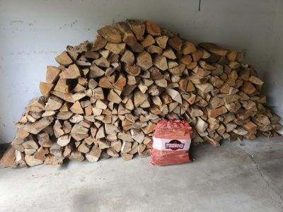 Firewood Delivery  using Seasoned Firewood