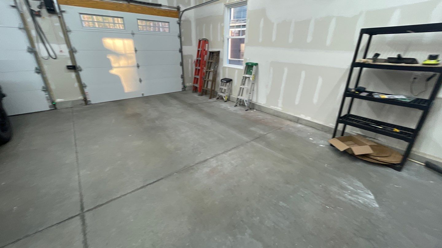 Garage in Londonderry, NH 03053 by Symphony Concrete Coatings