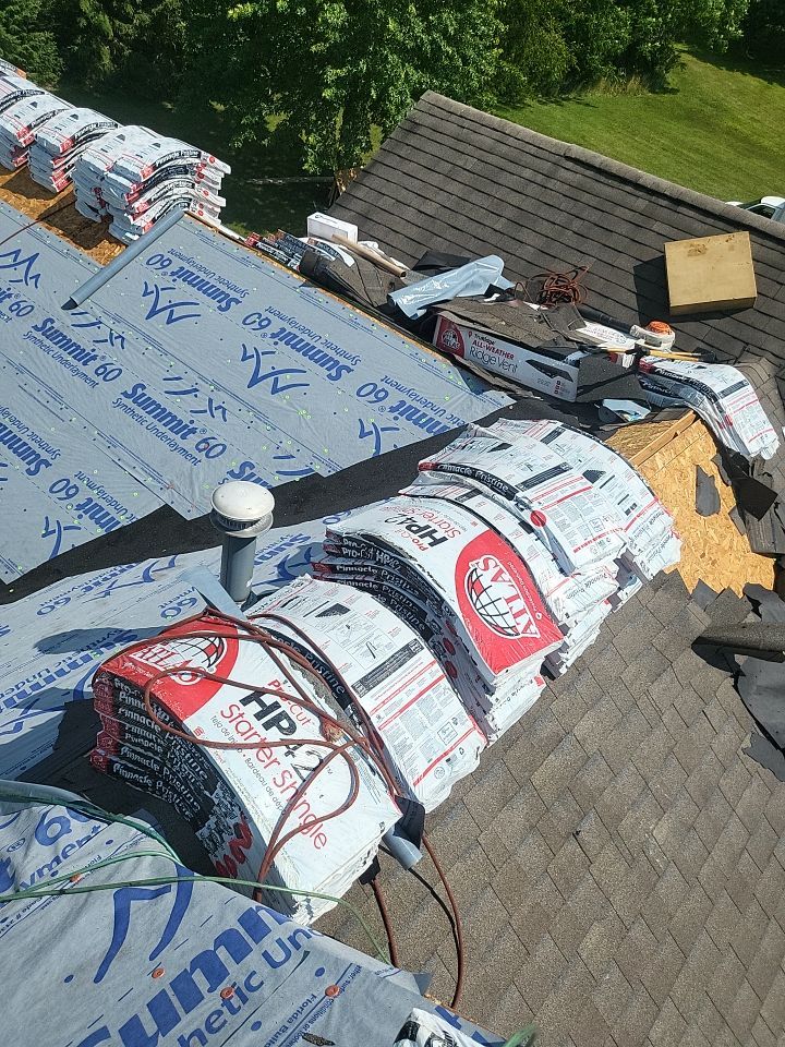 ATLAS PINNACLE COLOR: WEATHERED SHADOW by Eagle Eye Roofing