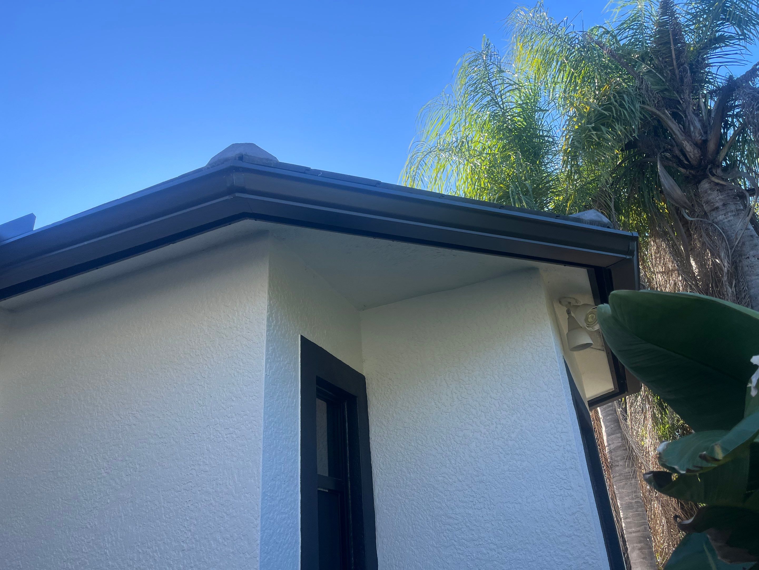 Bronze Seamless Gutters using bronze gutters in Naples FL by Gutter Professors