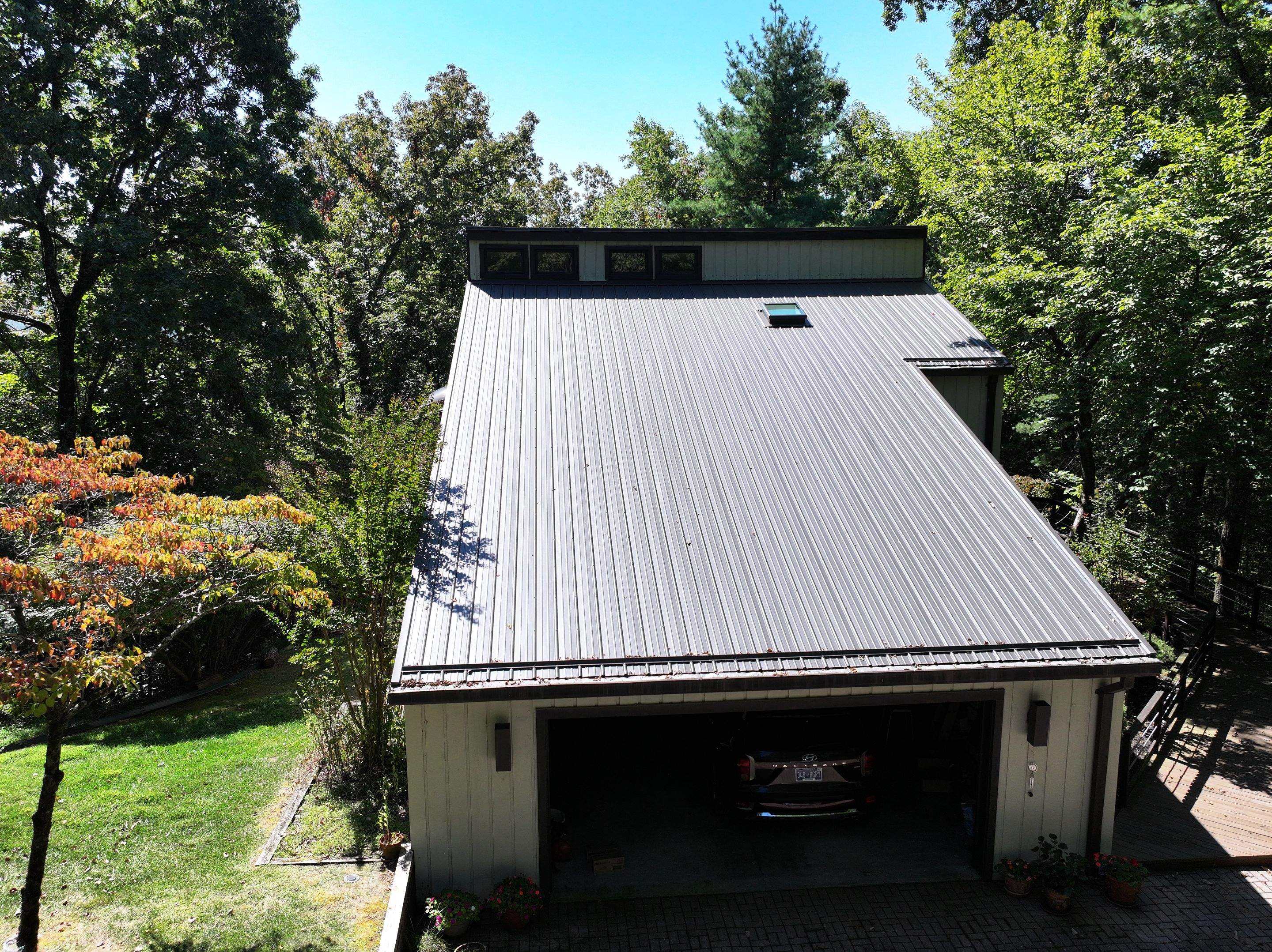 Thompson Residence by Omnia Roofing