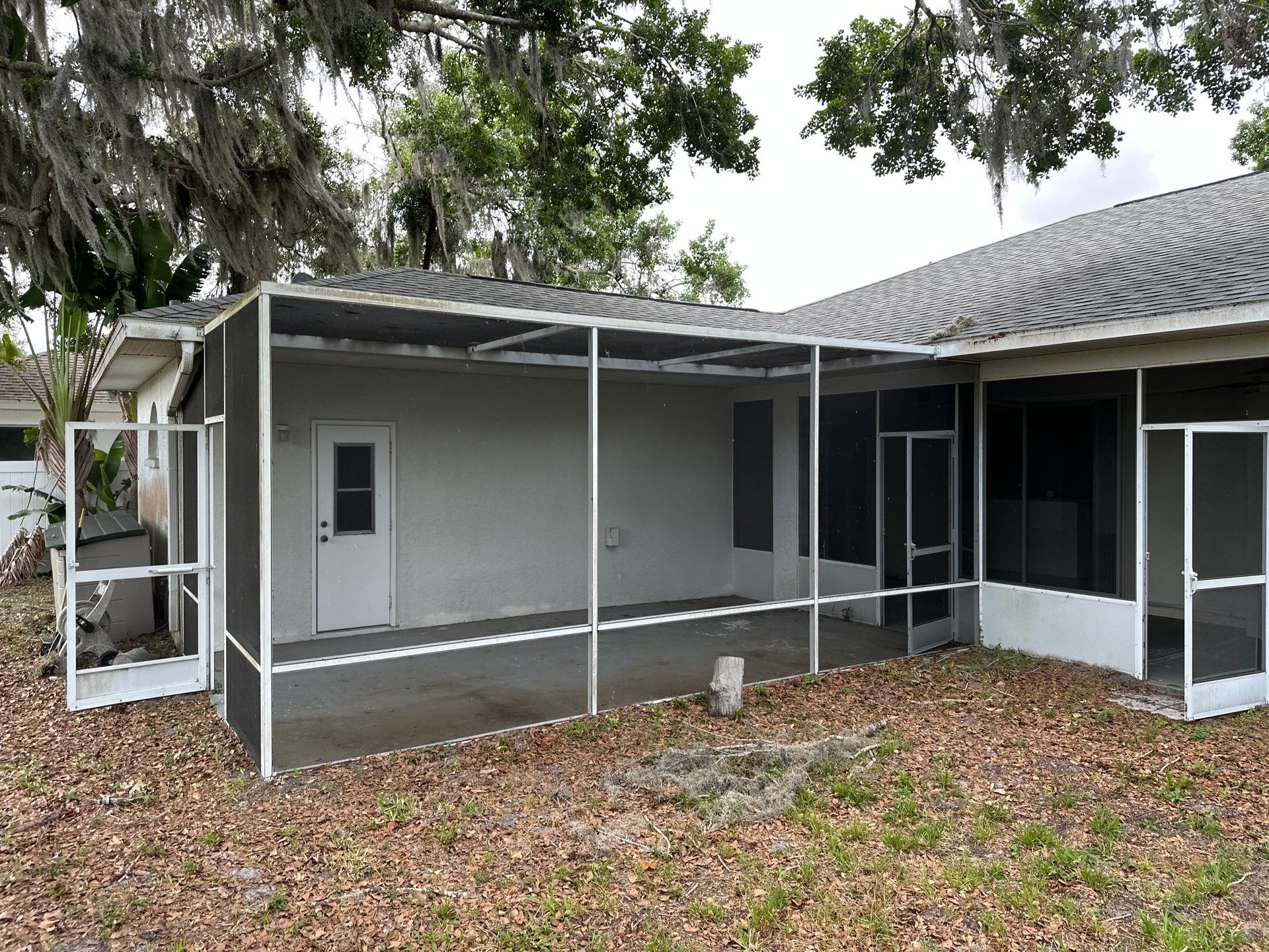1-Story House Wash, Driveway, Patio/Lanai & Screen Enclosure Cleaning in Oakley Community, Ellenton, FL | Sunshine AquaWash by Sunshine AquaWash