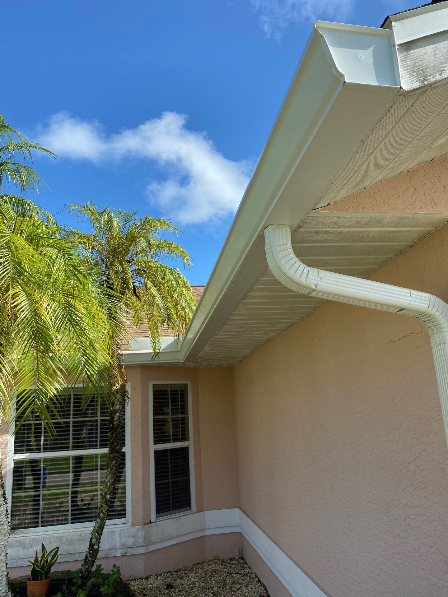 6-Inch Seamless Gutters for Superior Drainage in Fort Myers FL by Gutter Professors