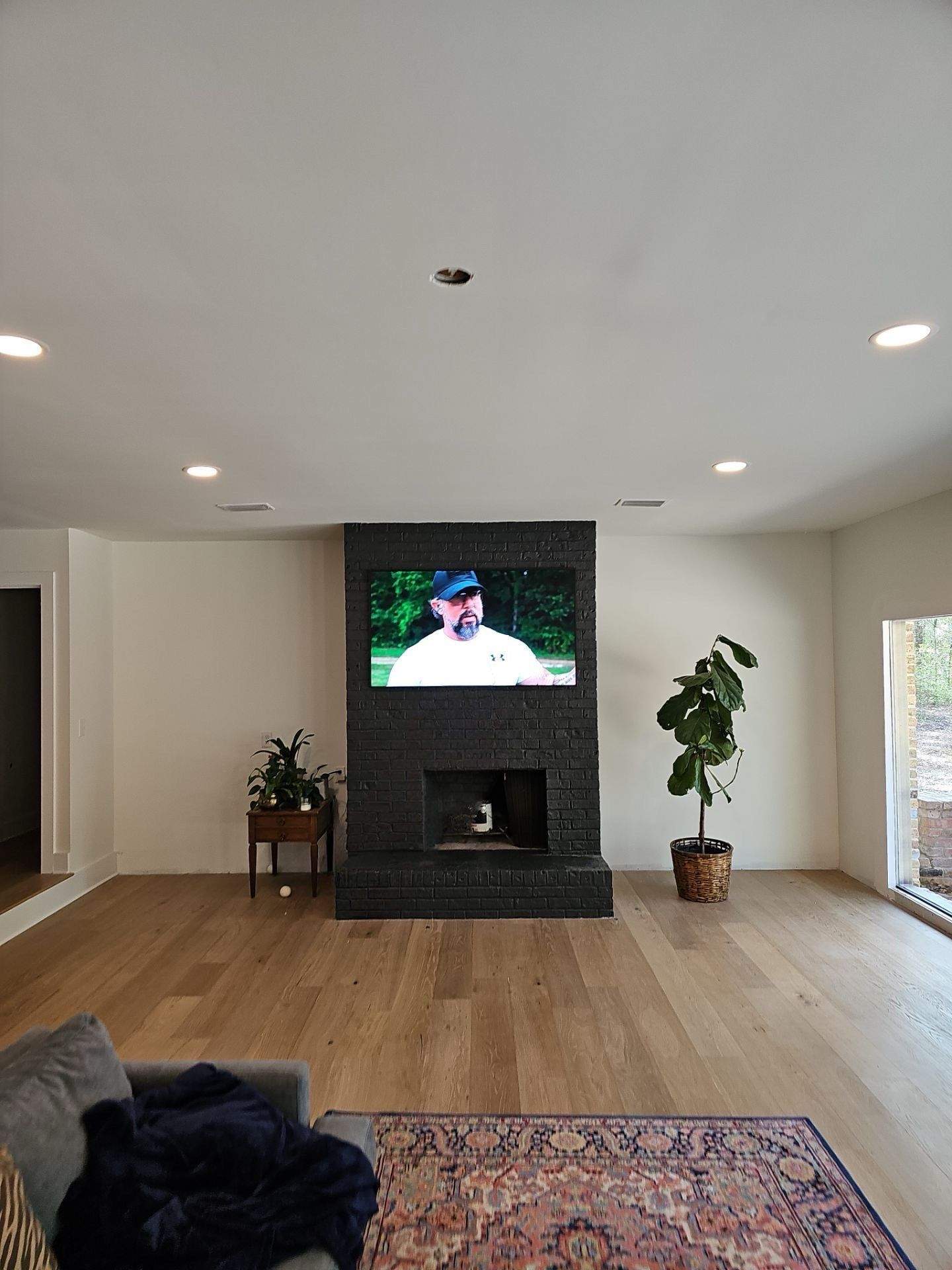 Lifestyle TV & Frame TV Installation Projects by Hangman Mounting & Installation 