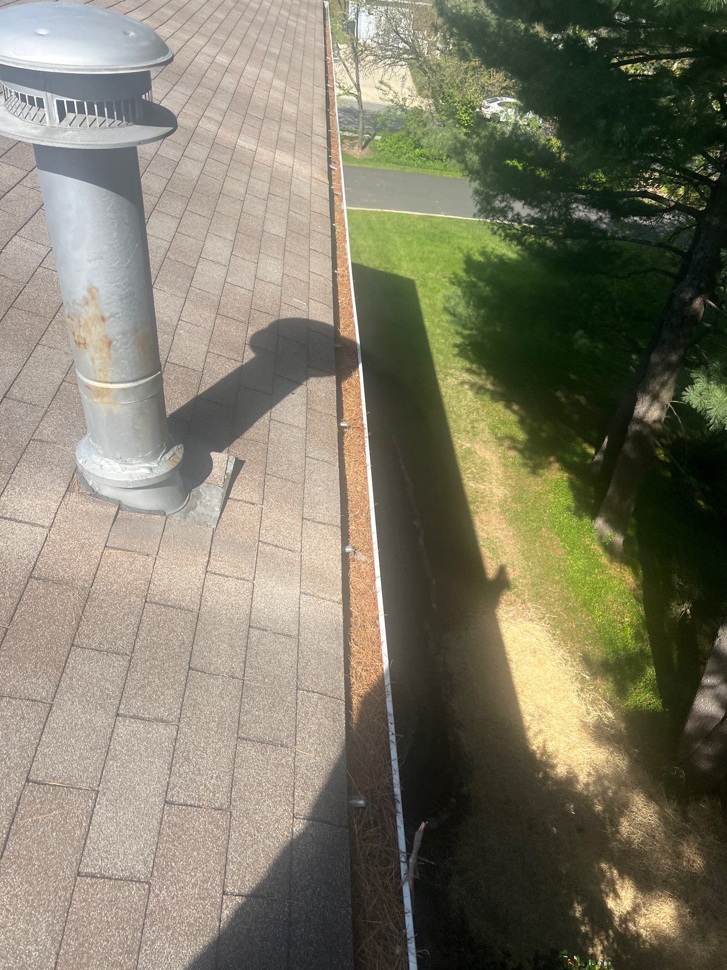 Commercial gutter cleaning Baltimore before photo with filled gutters