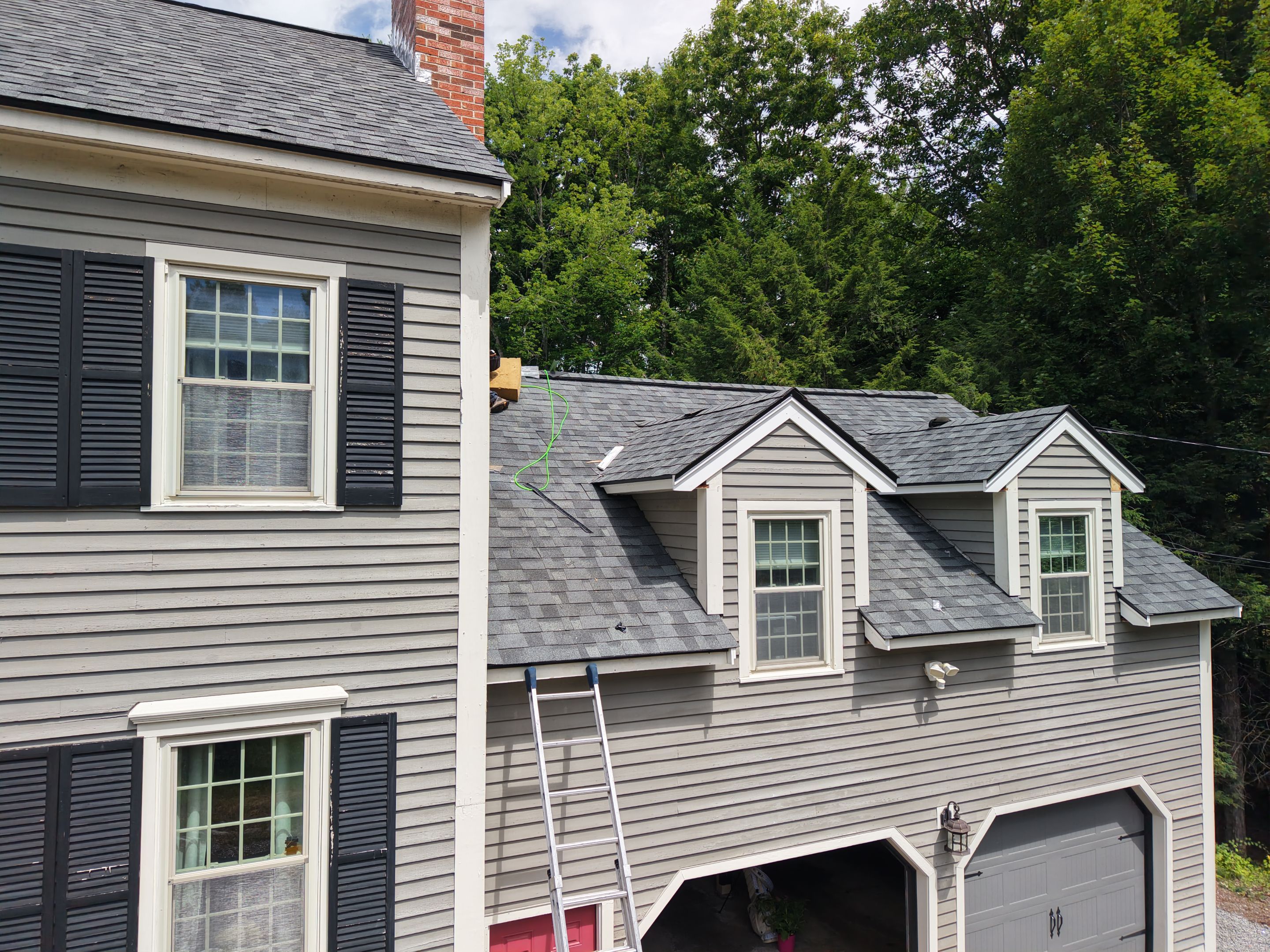 Roof Replacement Near Bedford Village Inn in Bedford, NH | Owens Corning Estate Gray by Compass exteriors
