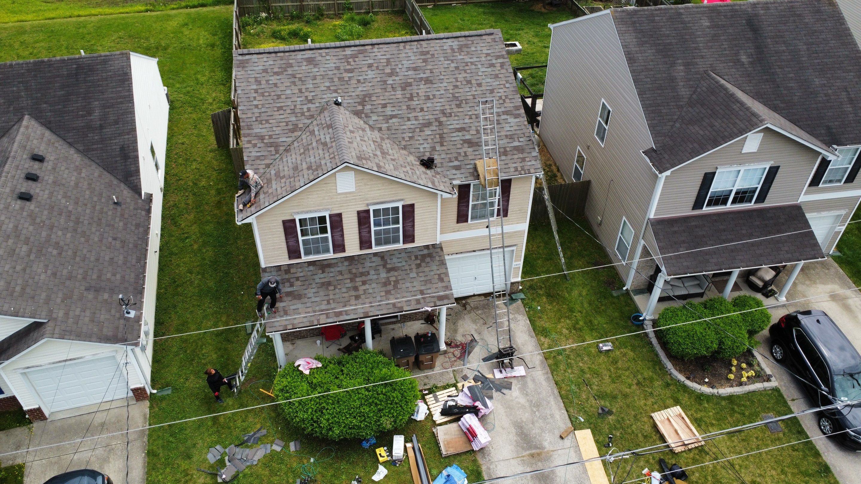 Residential Roofing Installation using Owens Corning TruDef Oakridge Roofing System by Undersun Roofing 