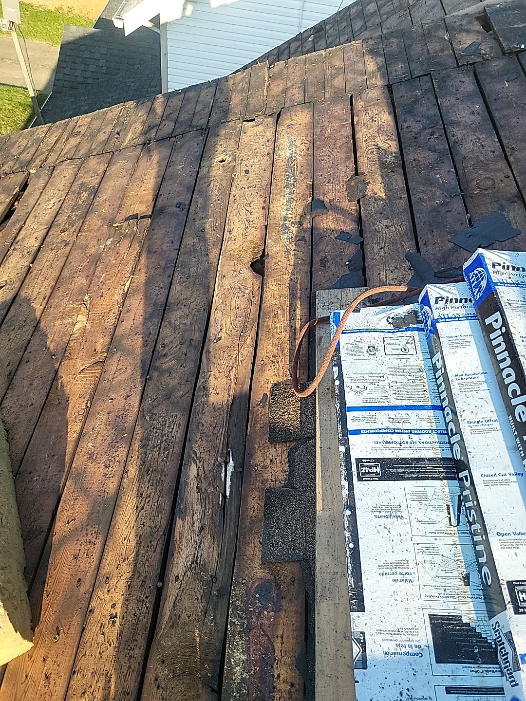 ATLAS PINNACLE COLOR: COASTAL GRANITE by Eagle Eye Roofing