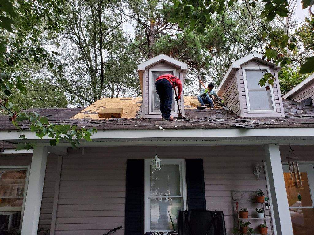 Residential Roofing Installation using Owens Corning Oakridge- Williamsburg Gray by Indigo State Roofing