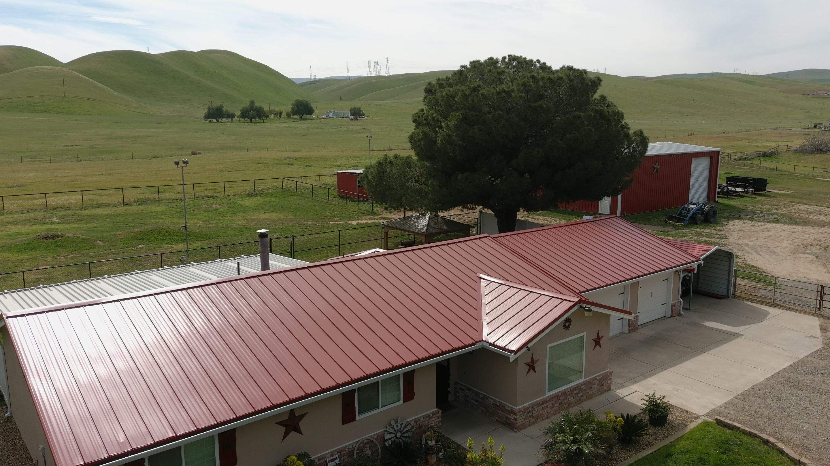 Metal Roofing by Straight Edge Roofing Inc