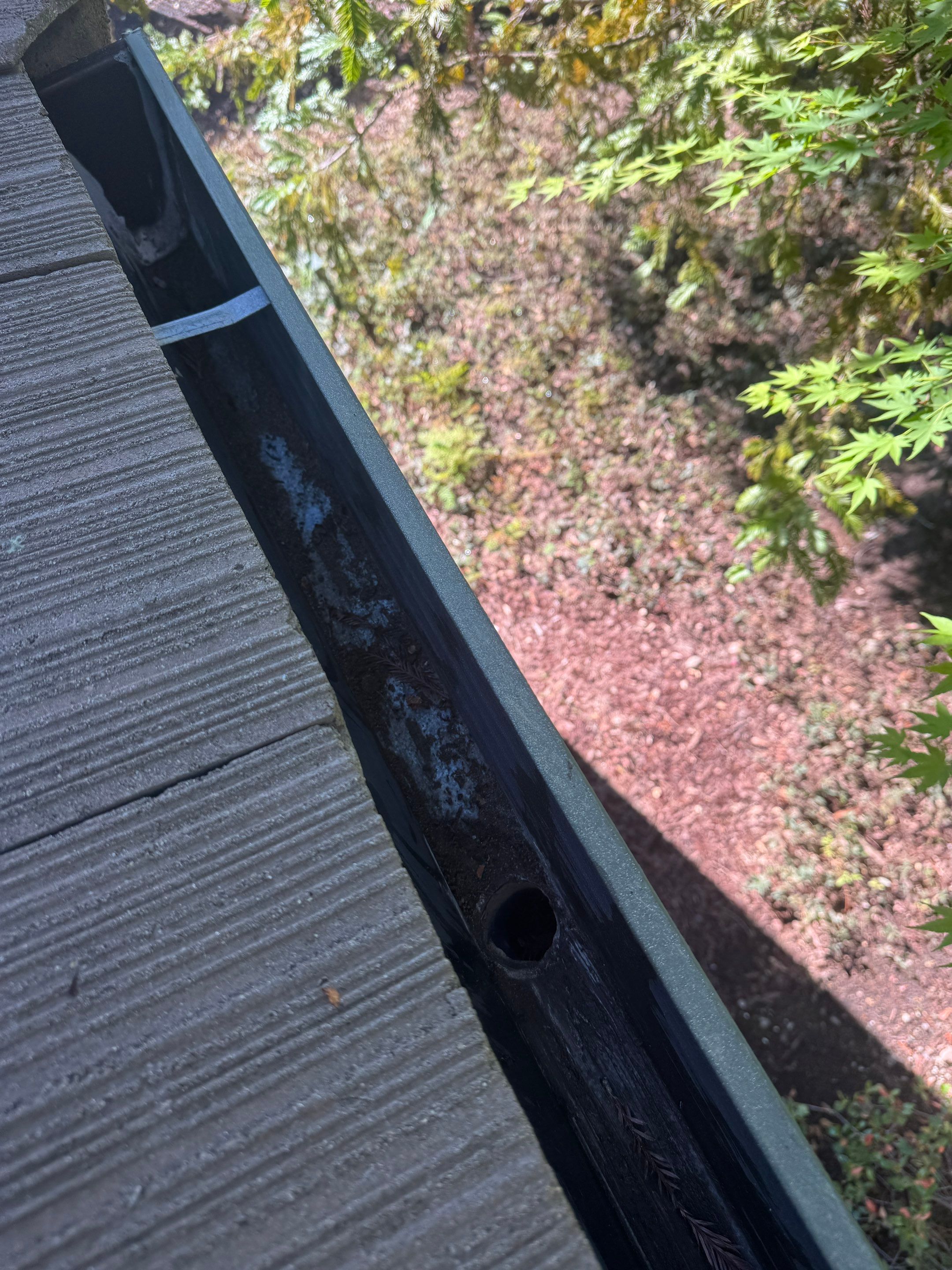 HOA gutter cleaning after photo.