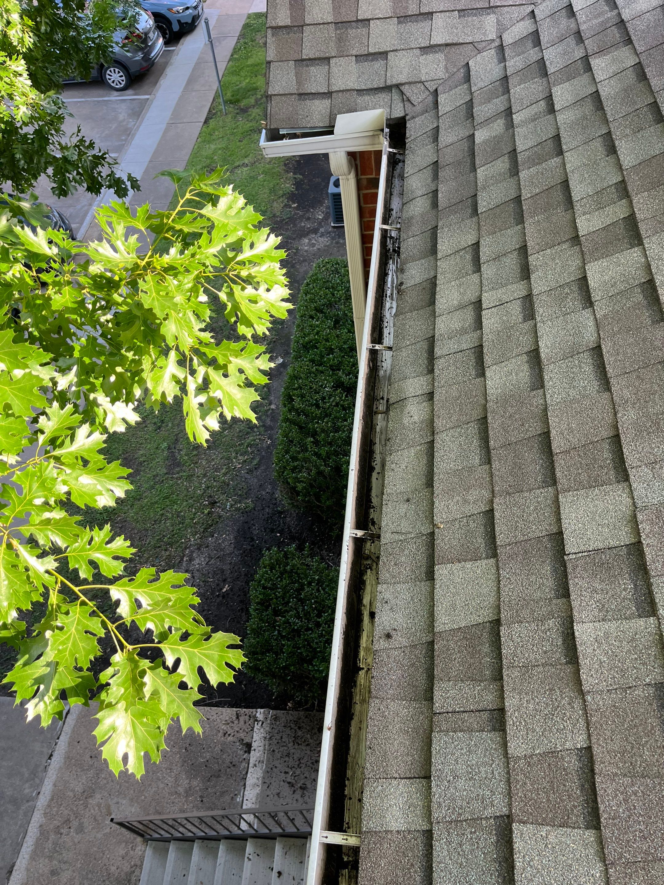 Commercial gutter cleaning Plano & Frisco & McKinney, TX	 after photo with clean gutters