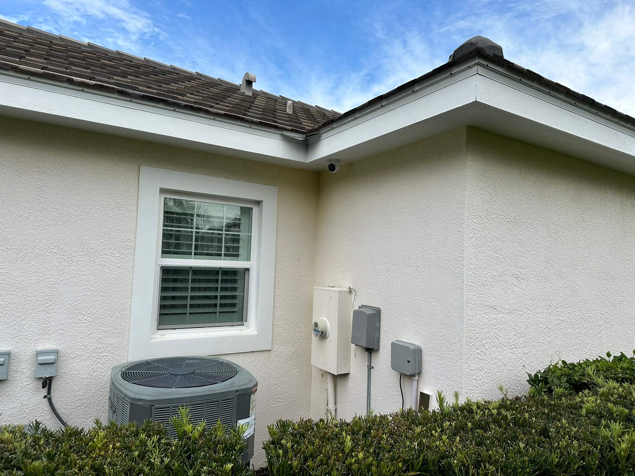 House Wash & Pool Screen Enclosure Cleaning in Winding River Community, Bradenton, FL | Sunshine AquaWash by Sunshine AquaWash