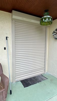 Rolling Shutter in Beige 