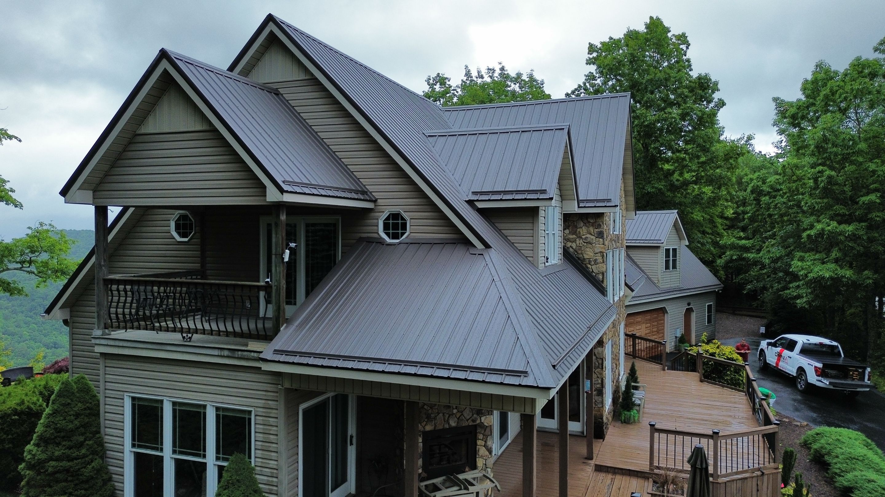 James Residence by Omnia Roofing