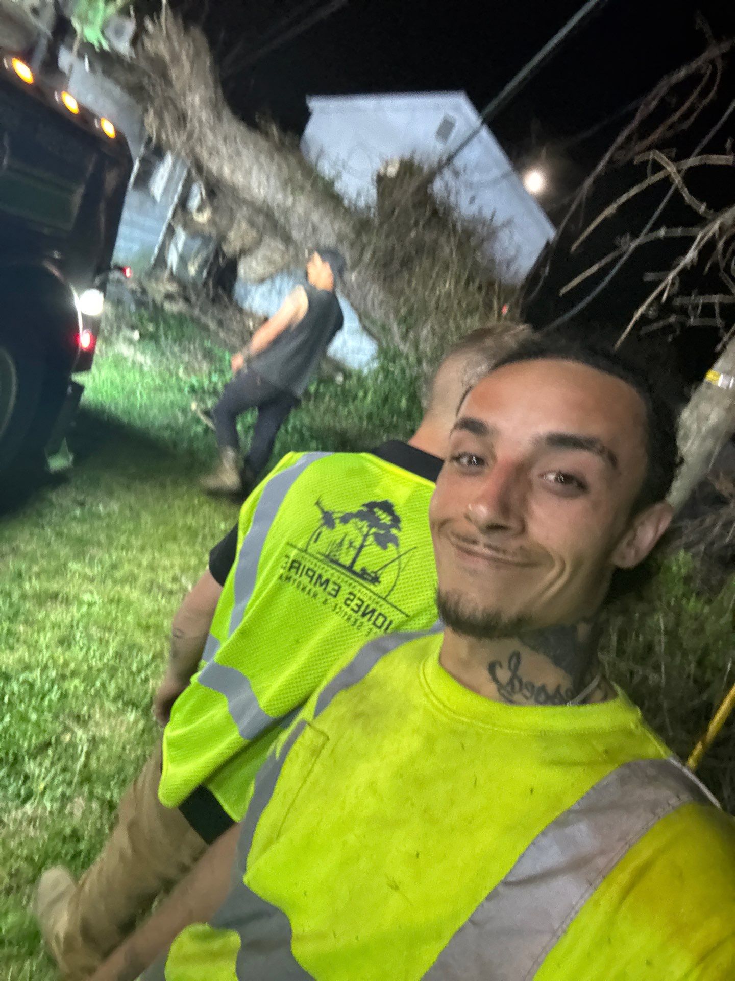 Project in Nitro, WV 	Rotator Crane Lifts Tree Off House | Nitro WV 	•	One Wrong Move Job | Rotator Crane Tree Removal 	•	Heavy Rescue Tree Job | Nitro WV 	•	Extreme Tree Removal Over Home | Nitro WV by Jones Empire LLC