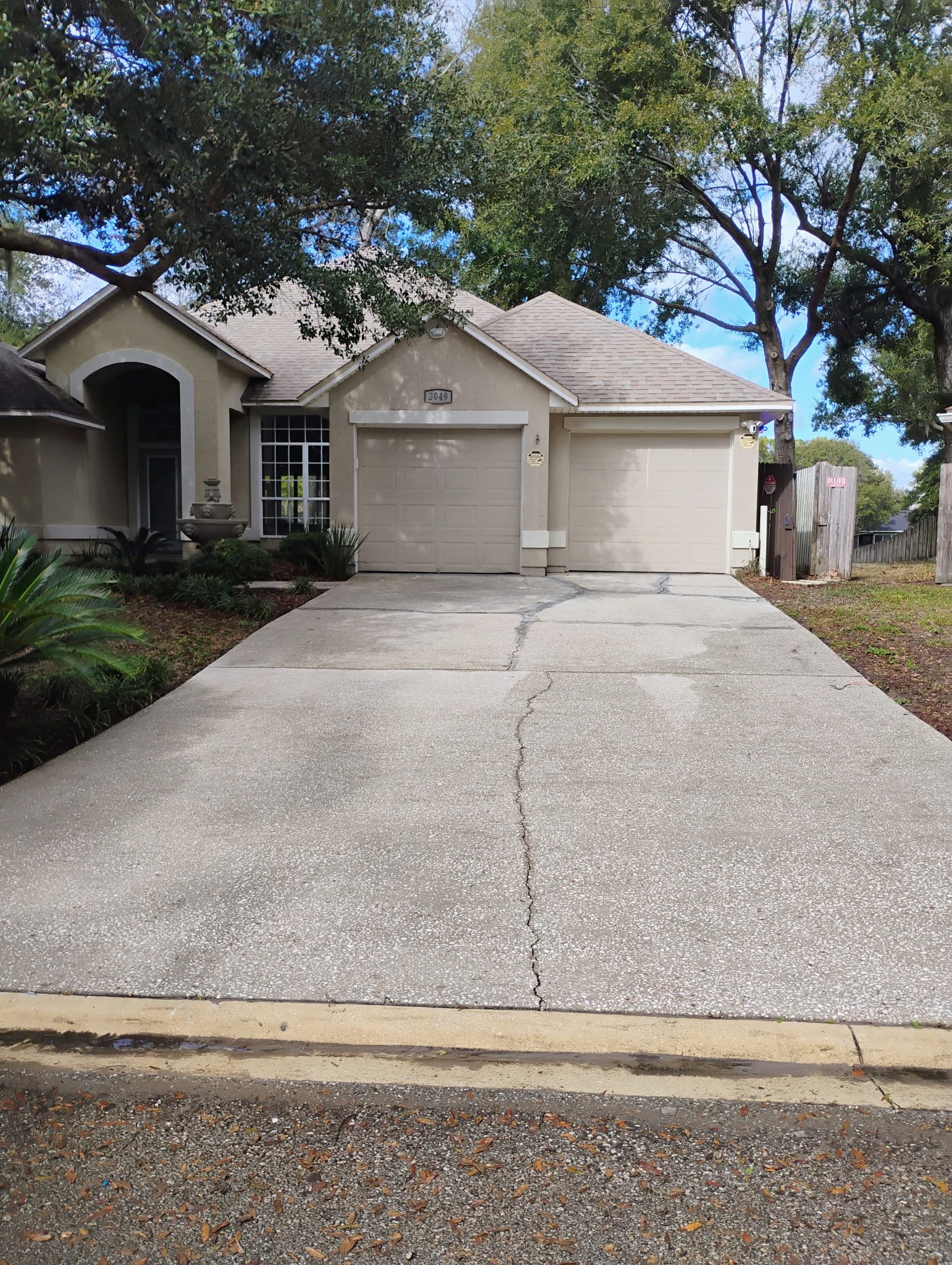 Pressure washing service Ocean Way area Jacksonville, Fl by Harmoni Home Services