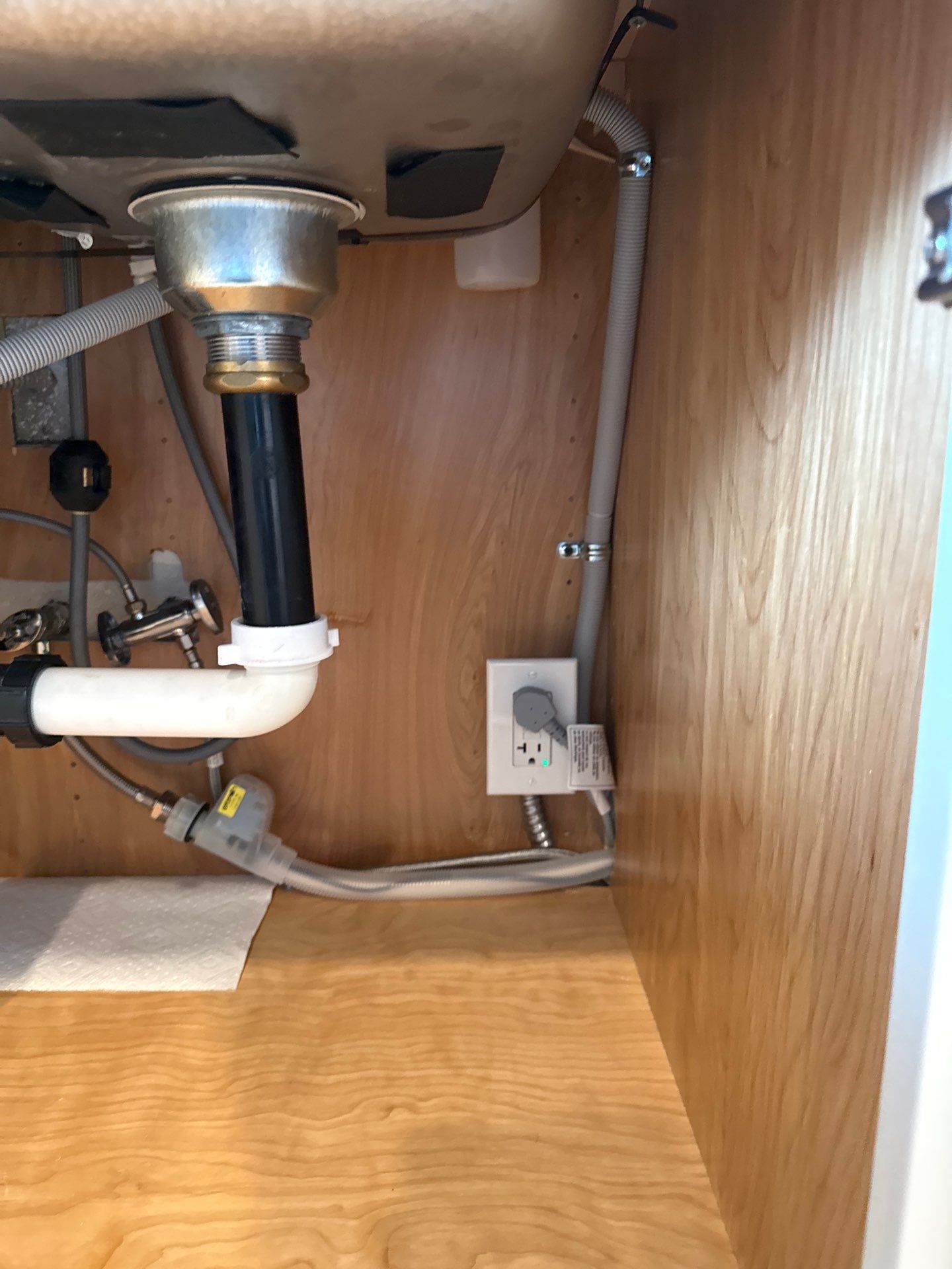 Dishwasher/ Outlit  by RoundHouse Installations