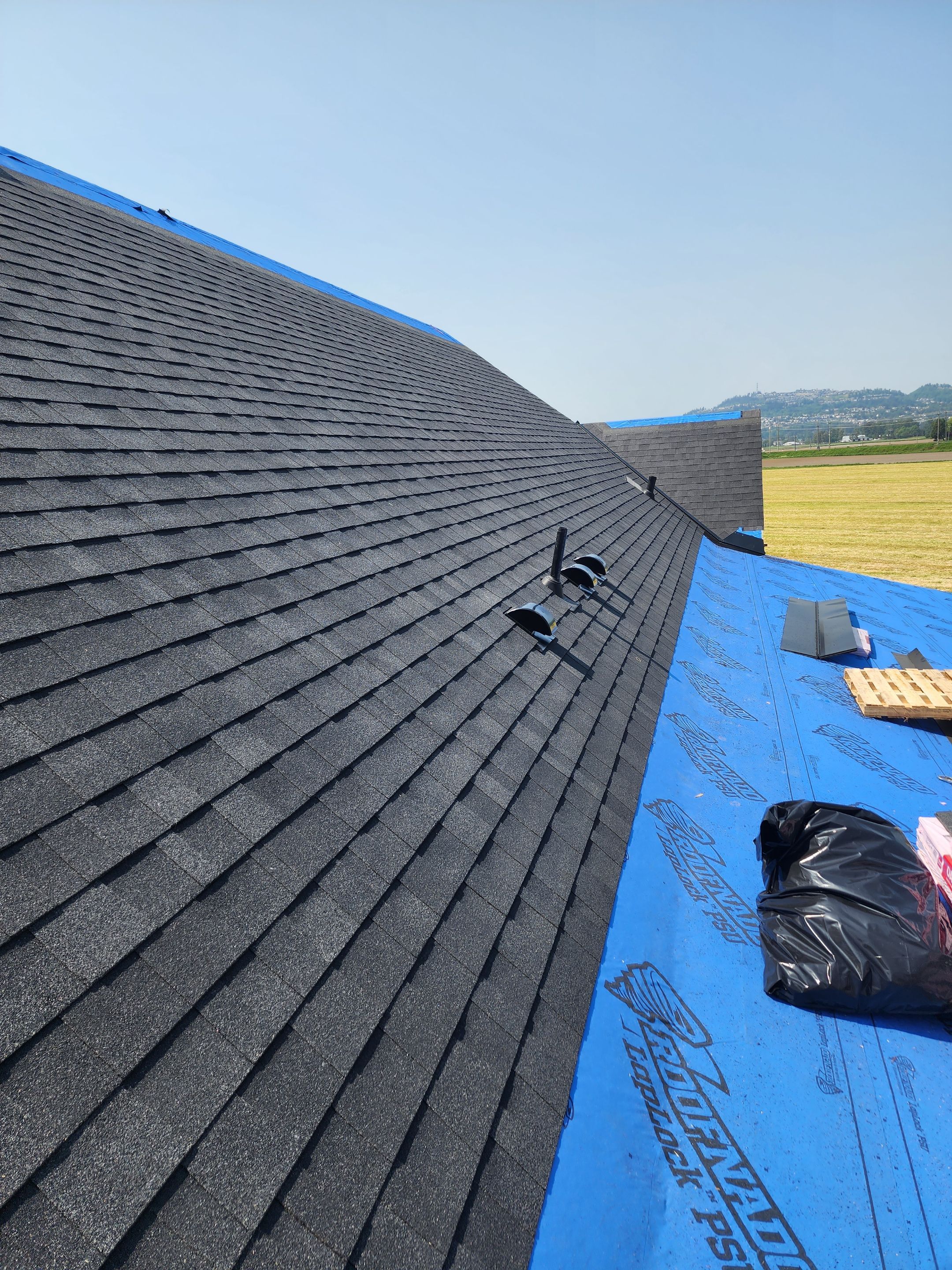 Residential Roofing Installation using OC Oakridge shingles by Top Notch Roofing Inc