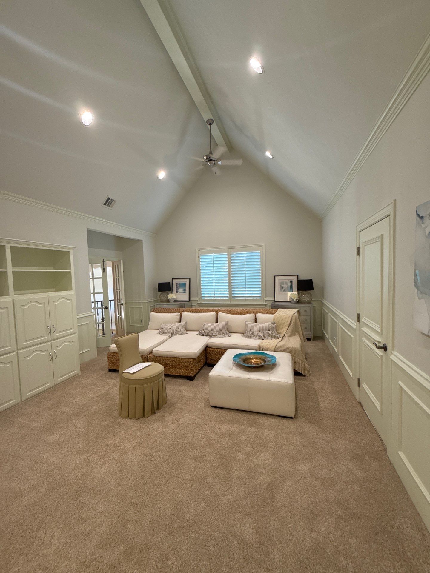 Luxury Remodel in Castle Hills by HOMES BY JAR