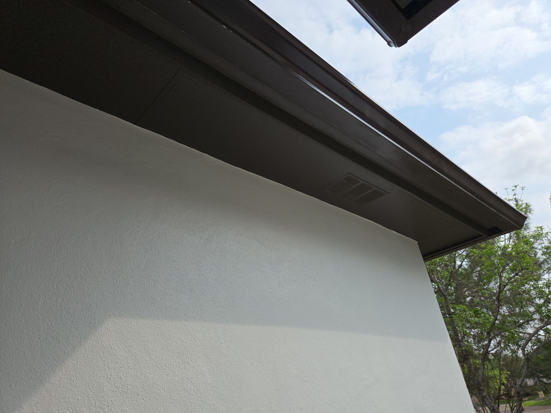 Gutter Installation using Senox 6" Seamless K-Style Gutters: by JM Flores Roofing & Construction, Inc