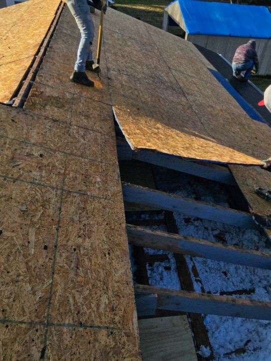 ATLAS PINNACLE COLOR: PRISTINE BLACK by Eagle Eye Roofing