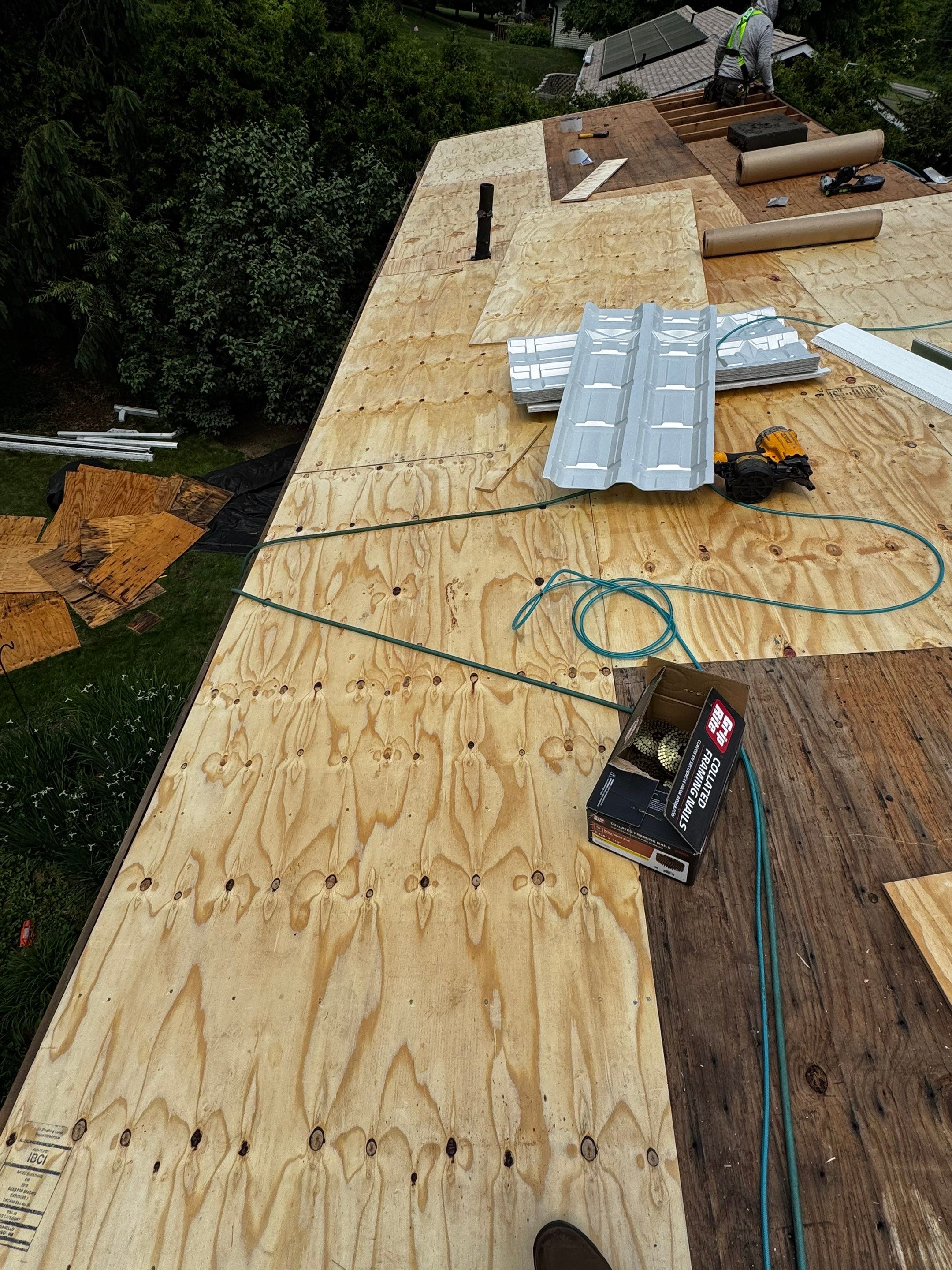 Manchester, CT new roof by DiGiorgi Roofing & Siding INC! by DiGiorgi Roofing and Siding Inc