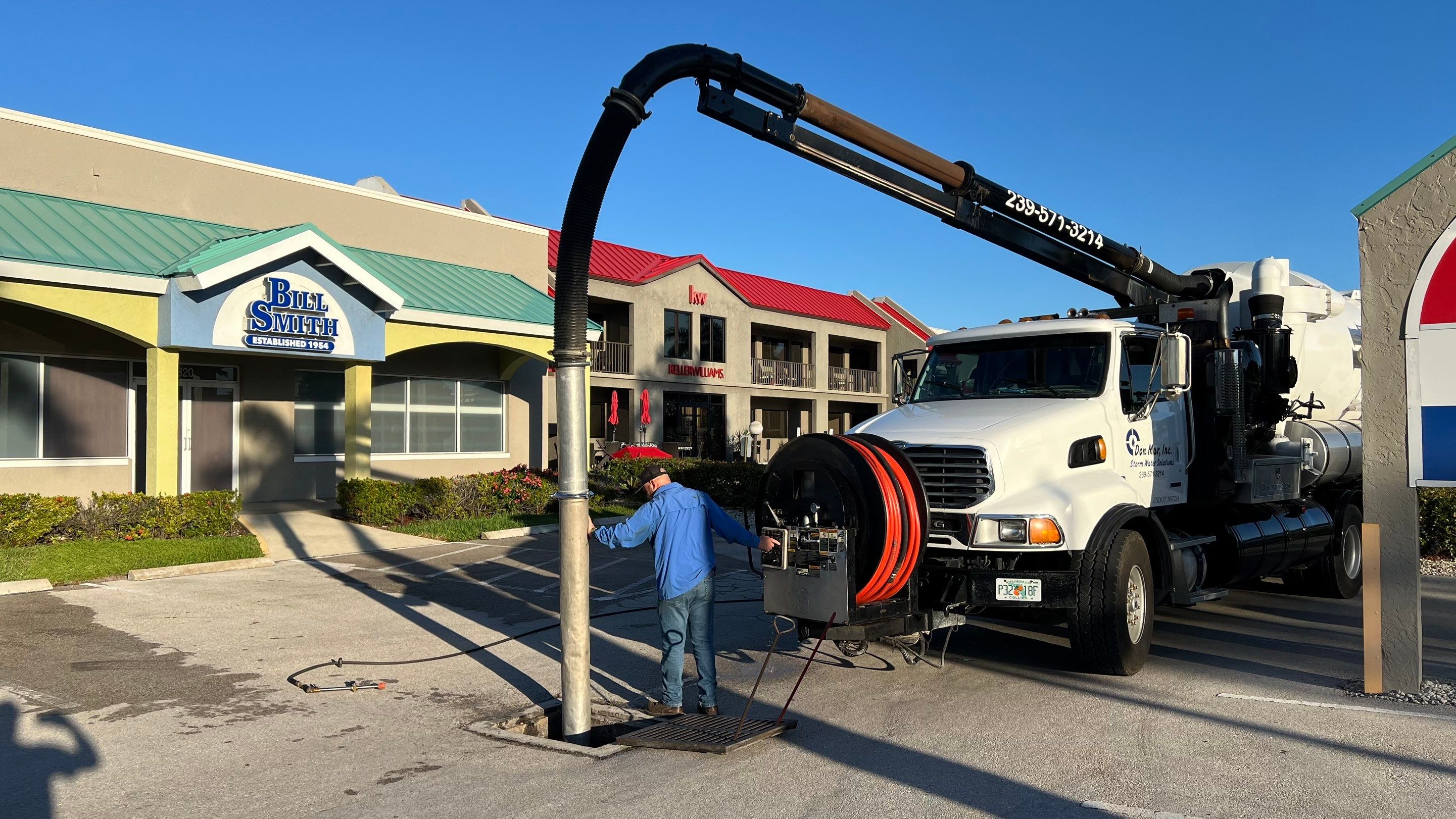 Stromwater System Maintenance at Bill Smith Appliances / Critter Cafe Marco Island Catch Basin by Don Mar, Inc. Storm Water Solutions