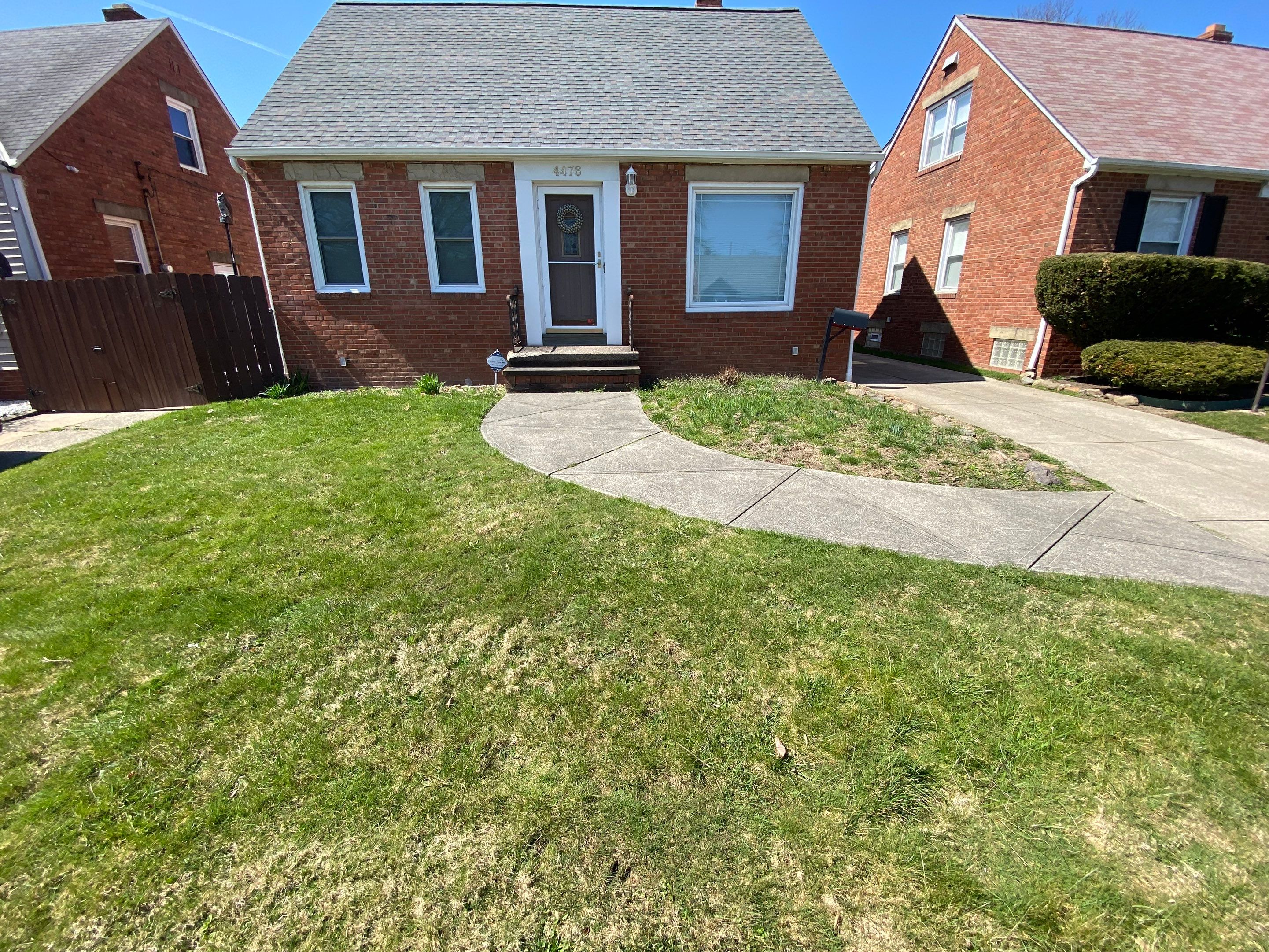 Front Bed Install by Elm Rose Gardens