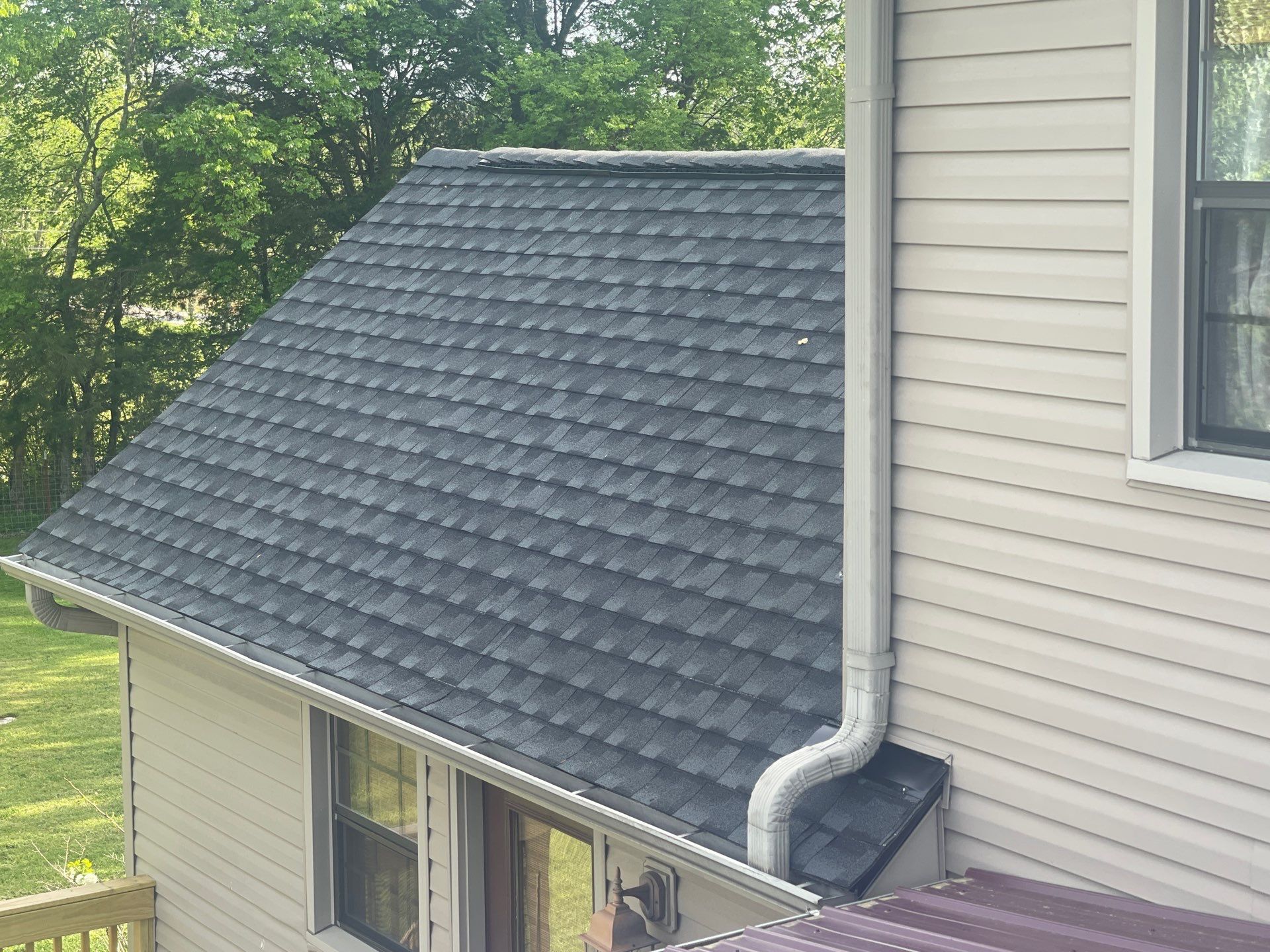 Residential Roofing Installation using GAF Timberline HDZ Charcoal by Undersun Roofing 