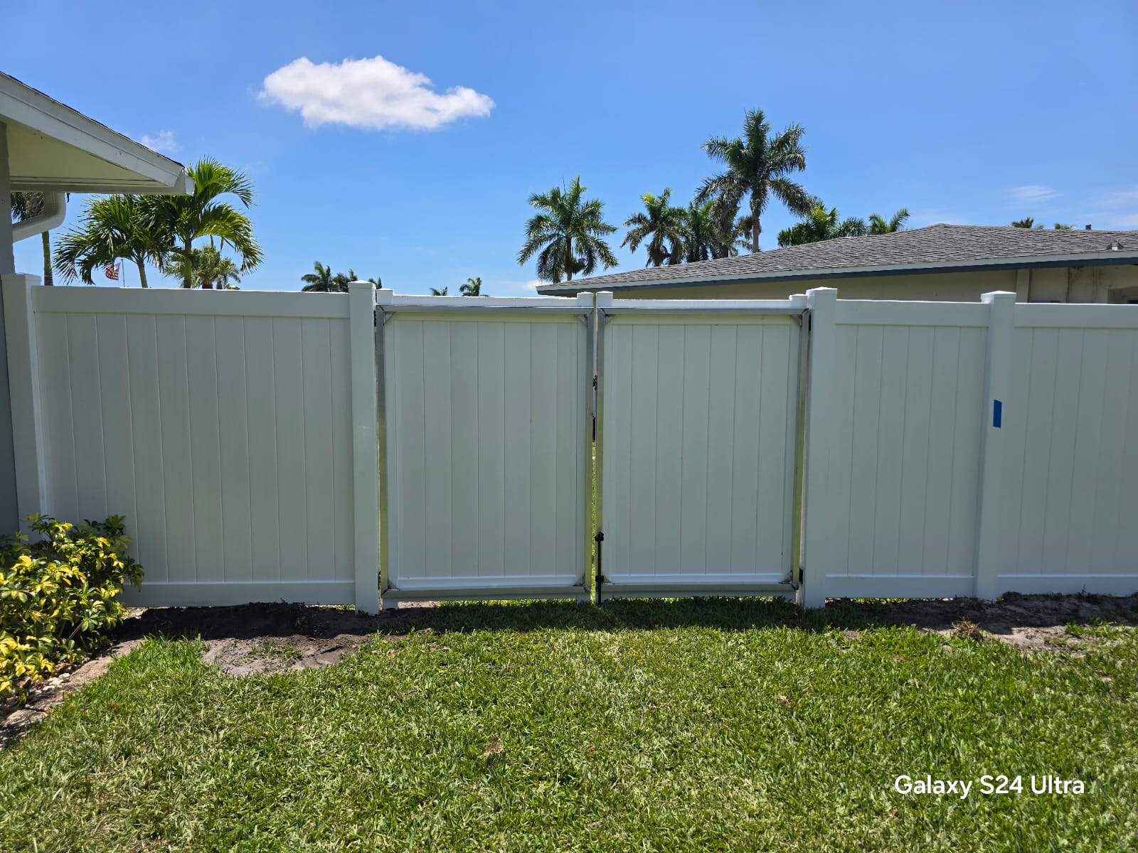 White Vinyl Privacy Fence and Double Gate Installation in Fort Myers by True Fence LLC