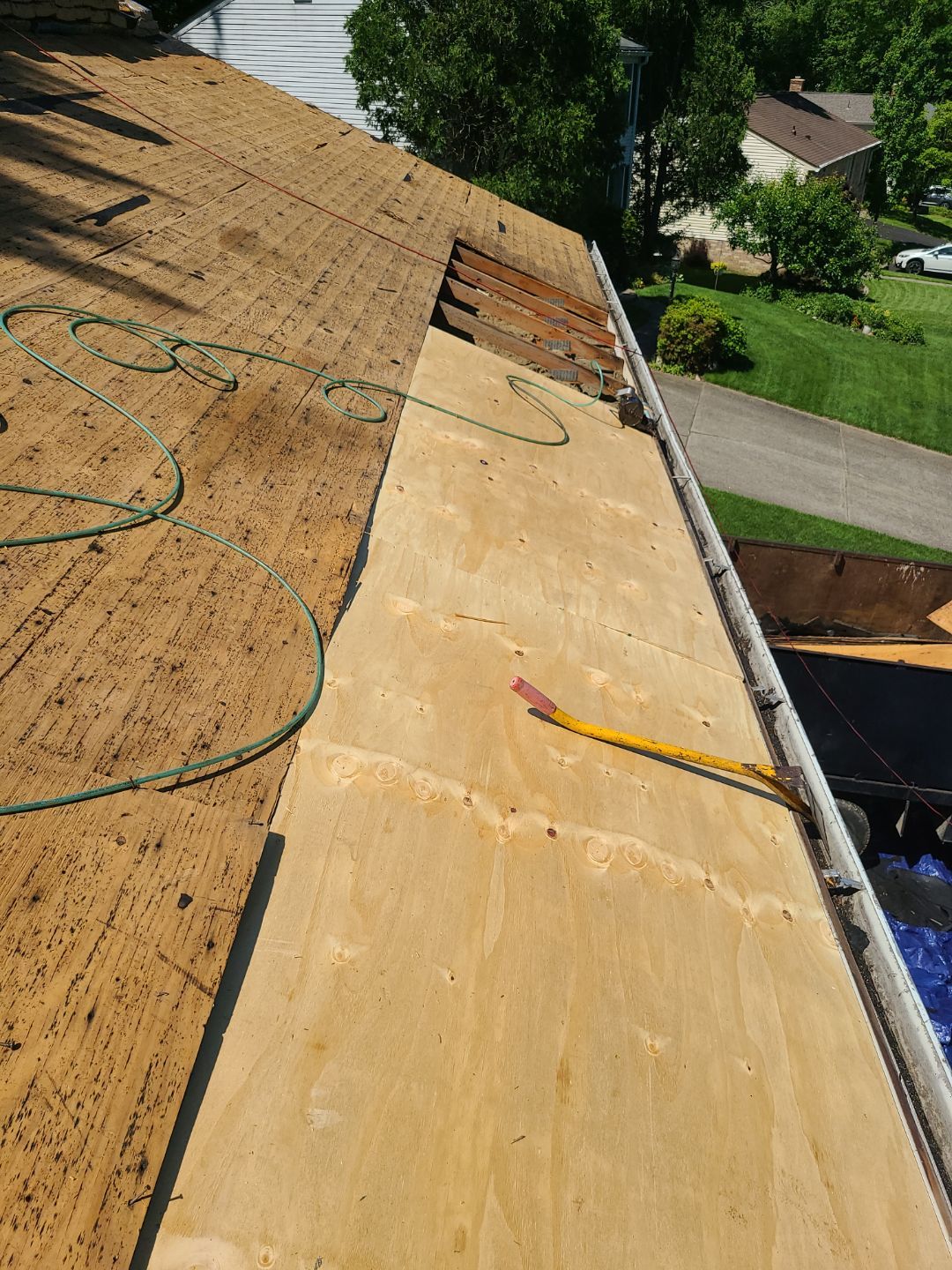 Burke: CertainTeed Landmark Designer Shingles in Moire Black by RM Banning, Inc.