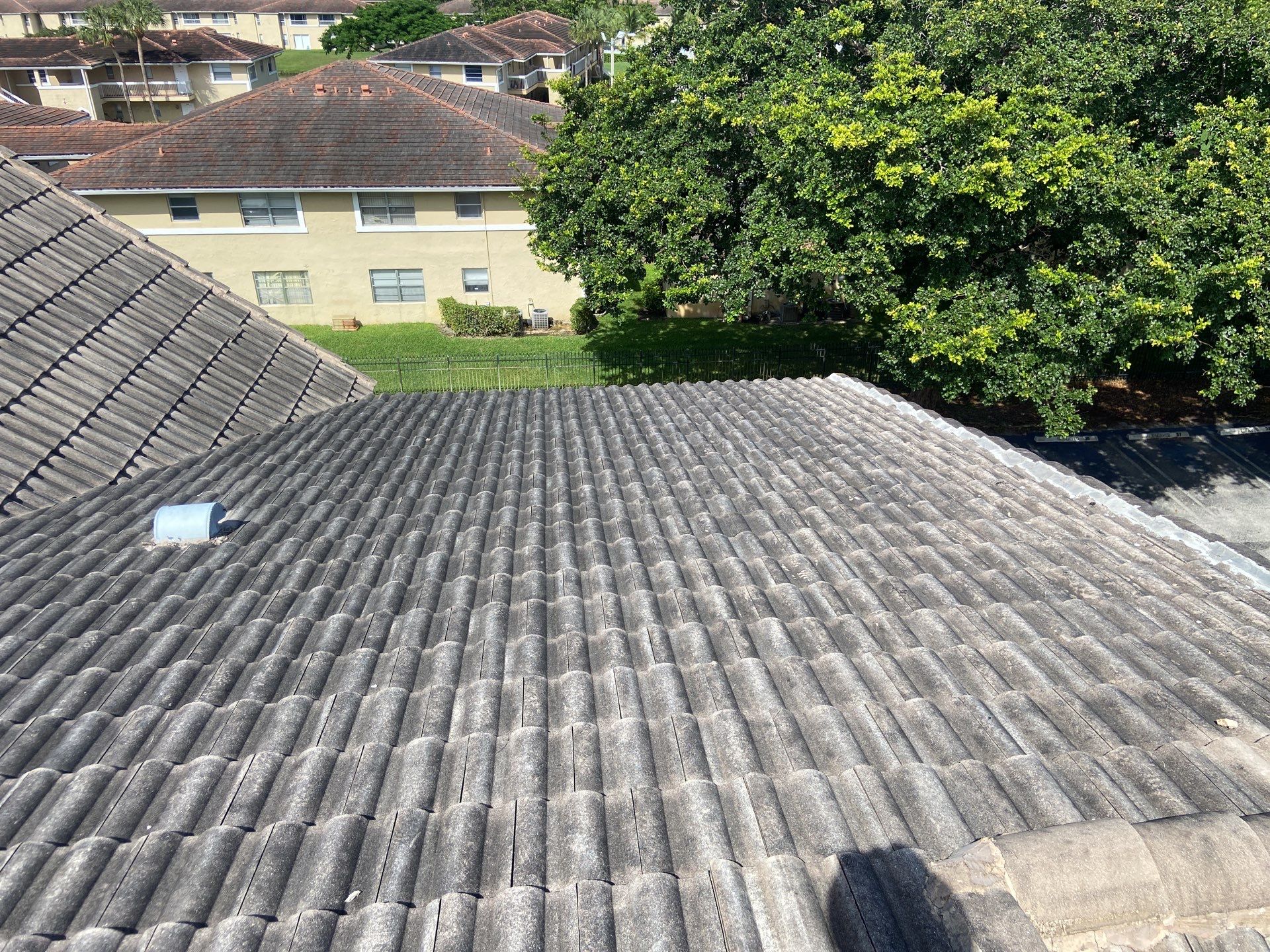 Commercial Roof Cleaning Coral Springs by BKB Pressure Cleaning LLC