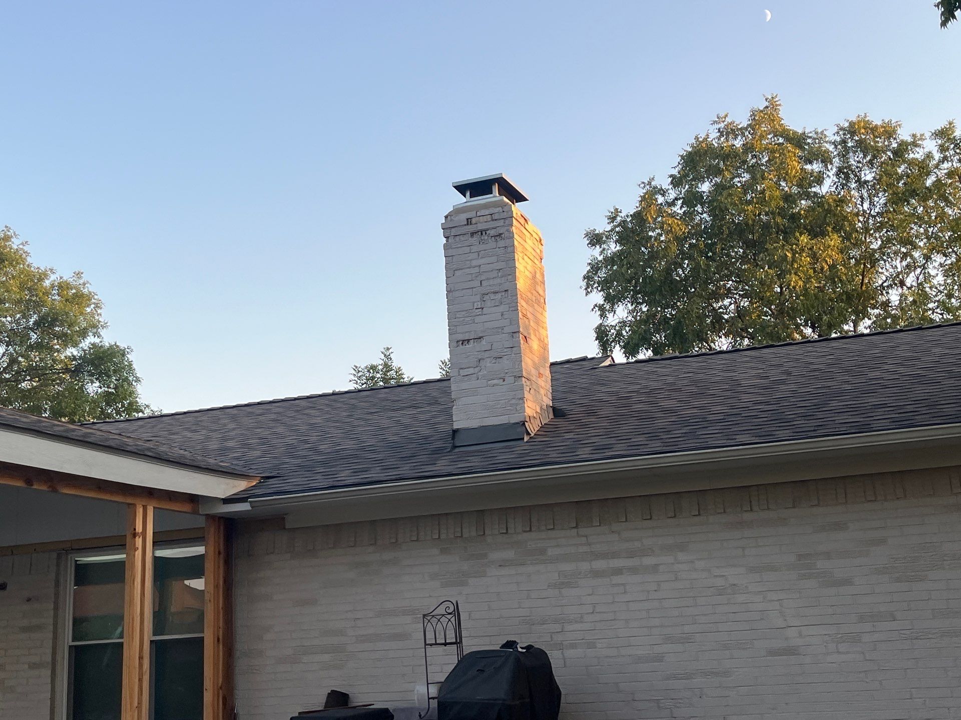 IKO Driftshake-Light Cream brick house by Tejas Roofworks + Restoration