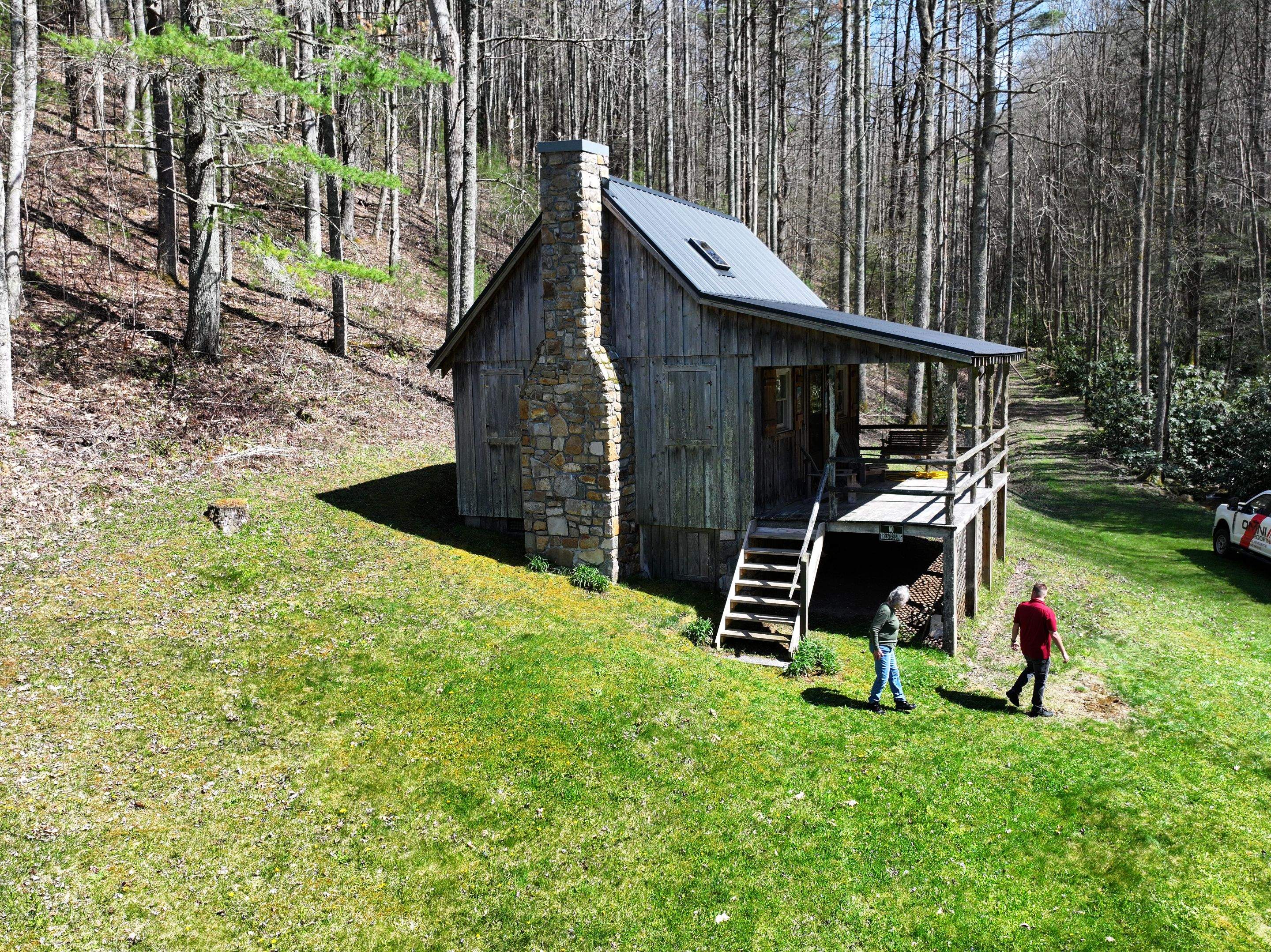 Sluder Cabin by Omnia Roofing