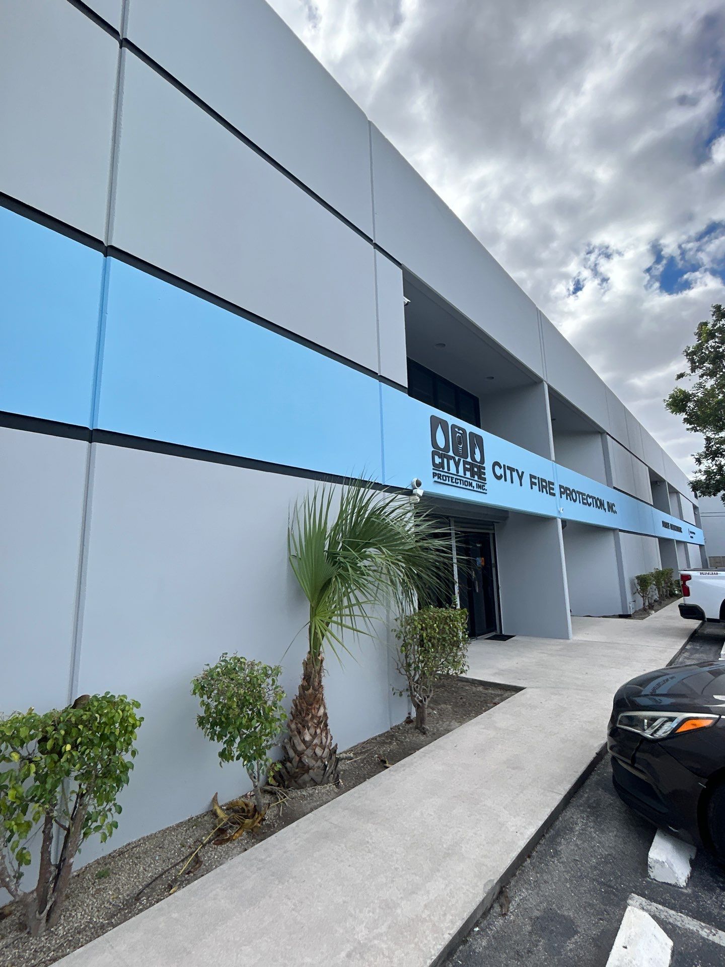 TROW WAREHOUSE CONDO by Souffront Construction & Engineering