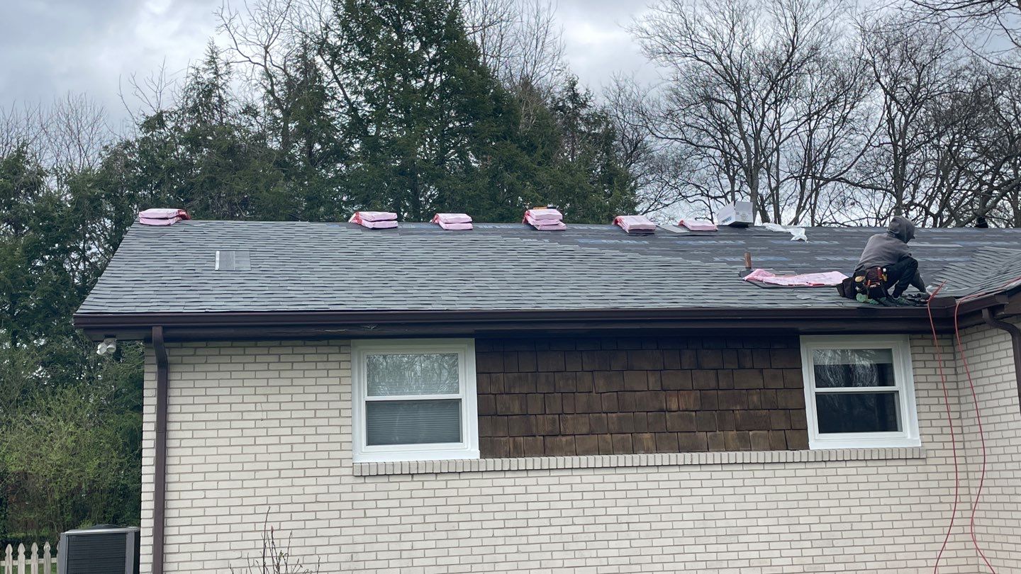 Residential Roofing Installation using Owens Corning Oakridge Roofing System by Undersun Roofing 