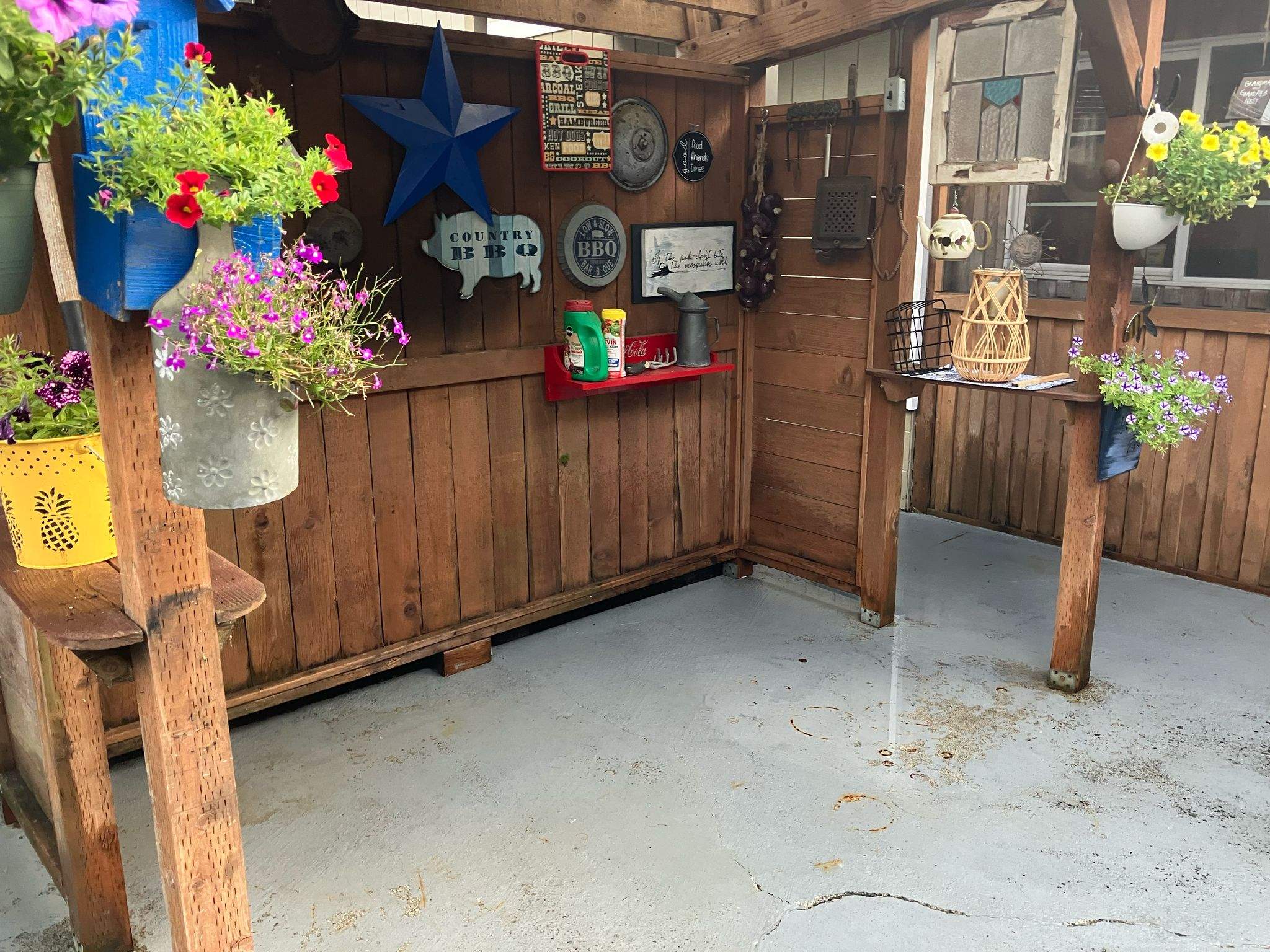 Vuba Back Patio by Concrete Coating Experts Inc.