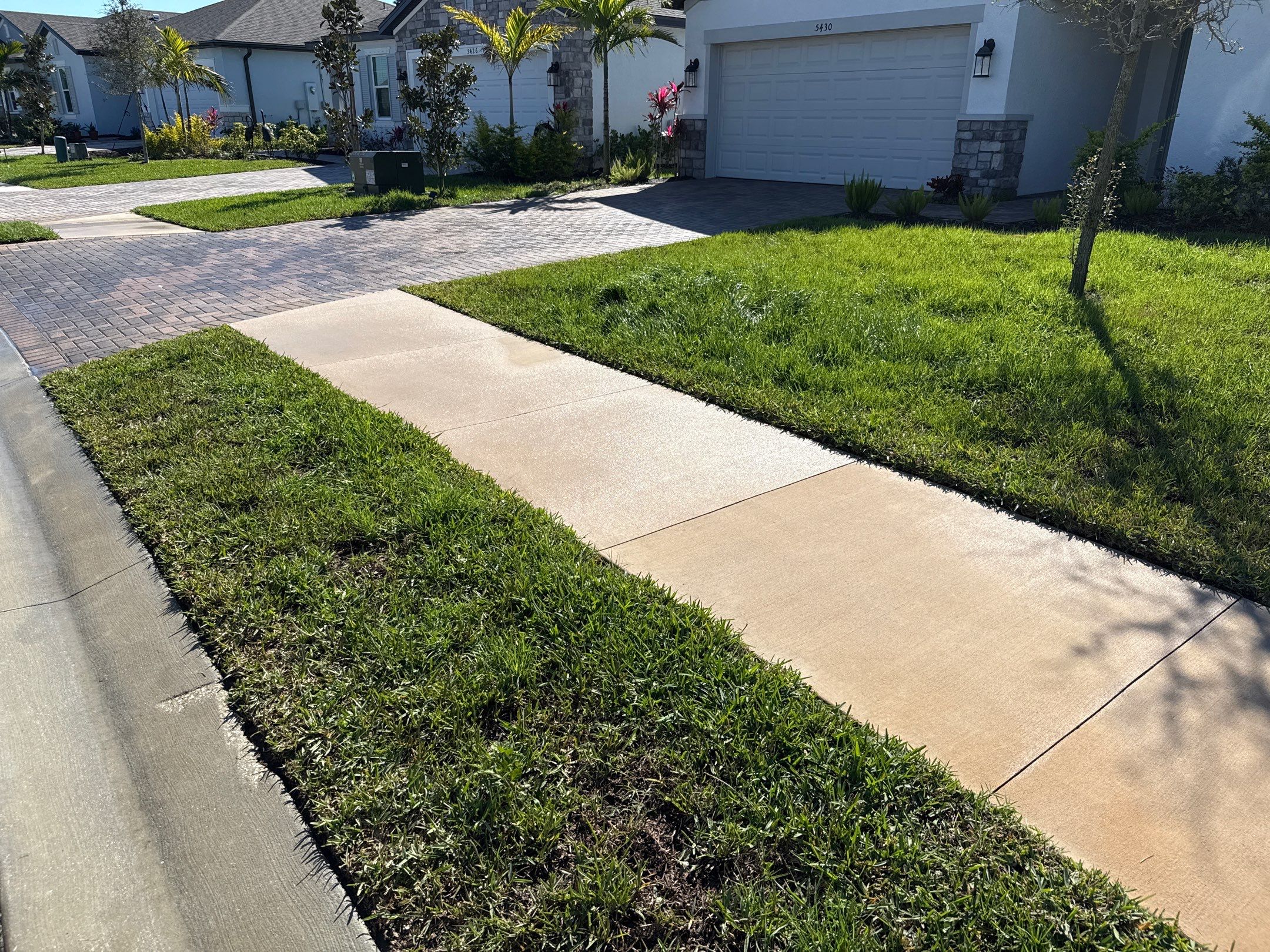 Paver Driveway Cleaning, Oil Stain Removal & Sidewalk Cleaning in Trevesta – Palmetto, FL by Sunshine AquaWash