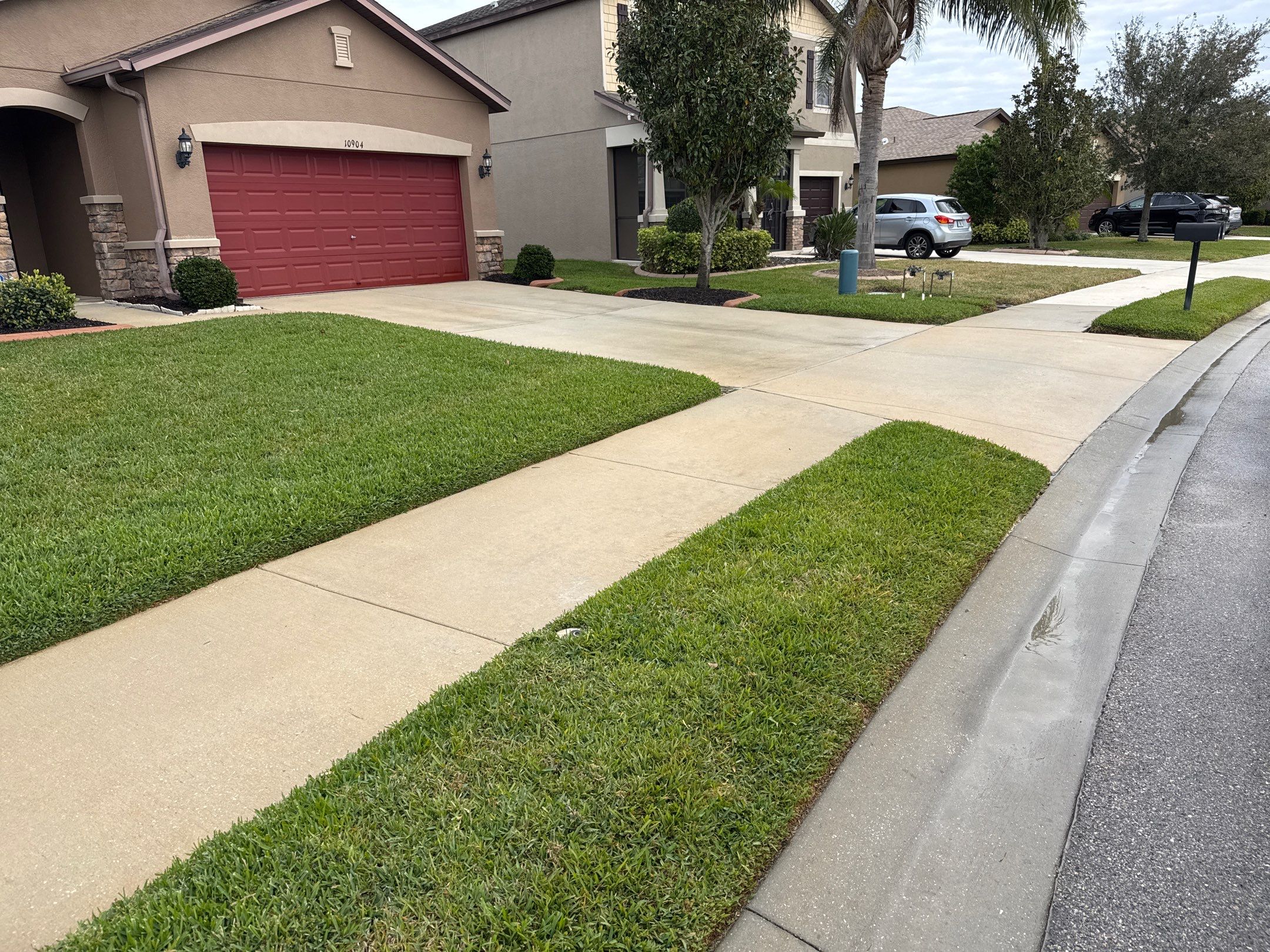 Transform Your Driveway & Curb Appeal with Sunshine AquaWash! | Expert Pressure Washing Services by Sunshine AquaWash