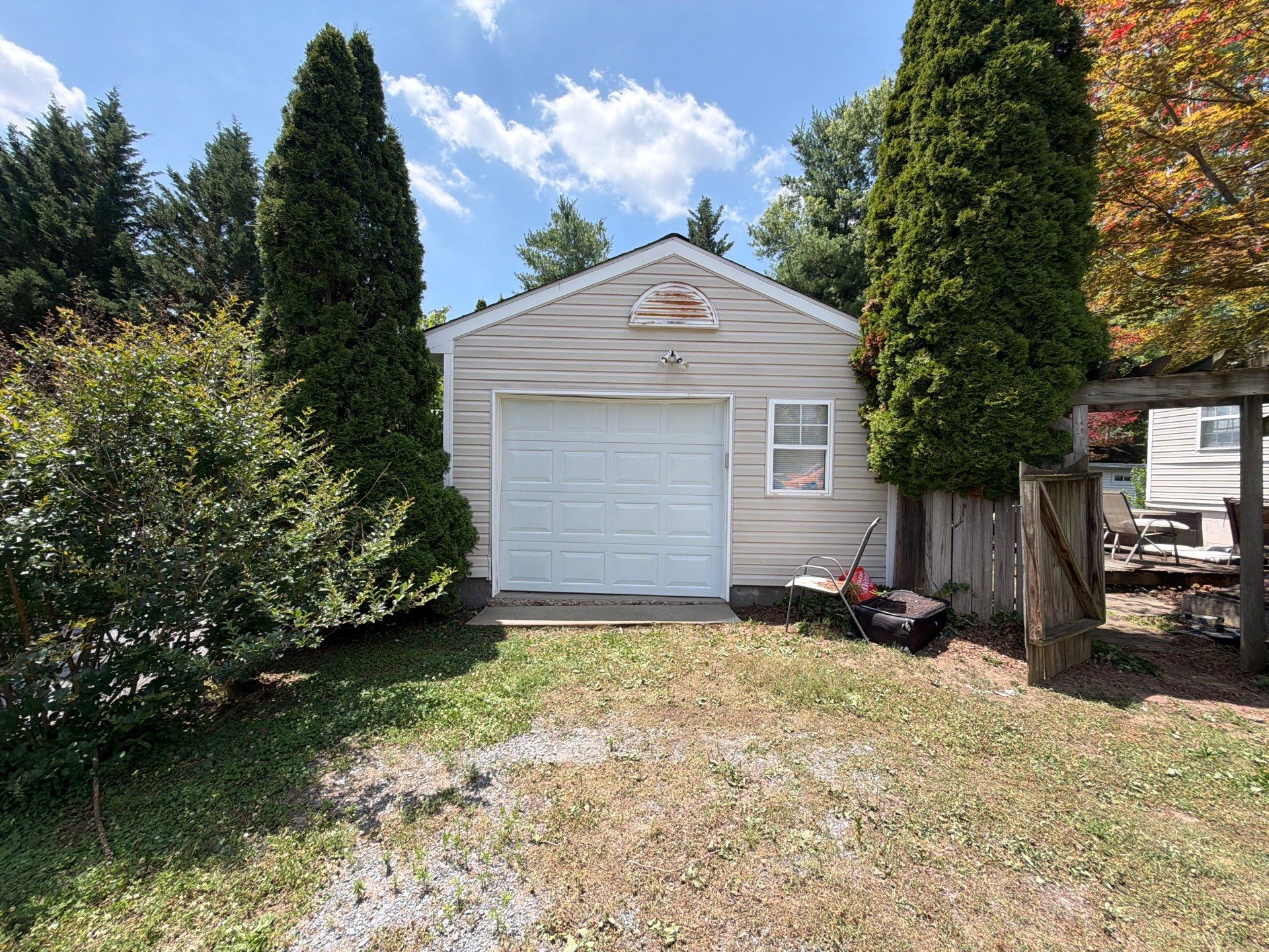 Whole-Property House Washing for Vinyl Siding and Stone Accents in Sykesville by Baltimore Pressure Washers Inc.