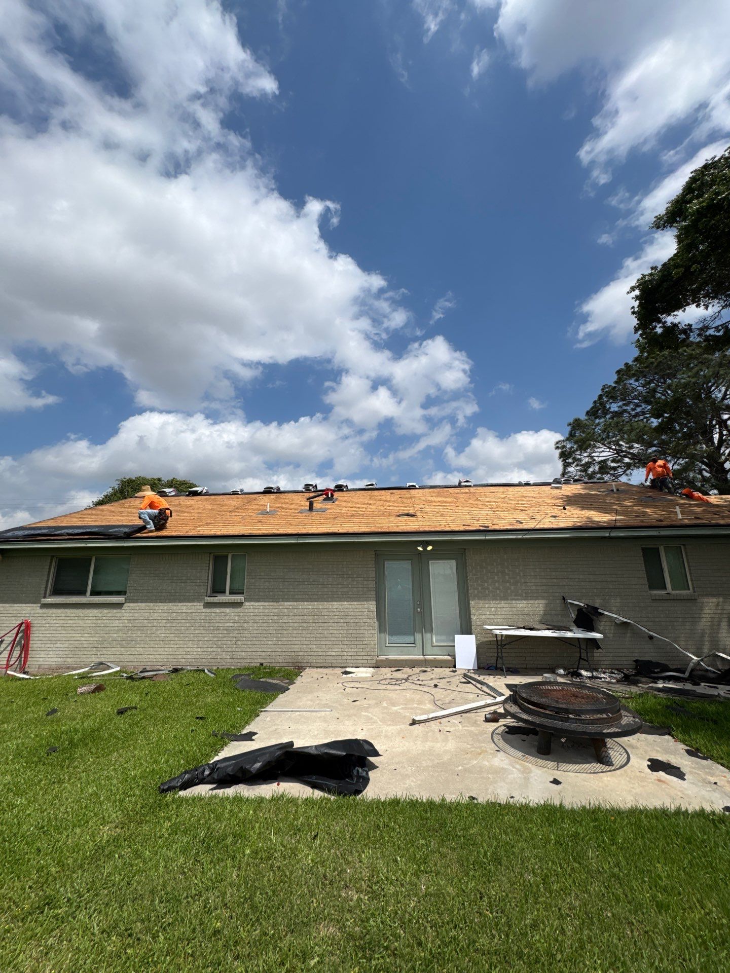 Roof Replacement louise by Roof Repair Company