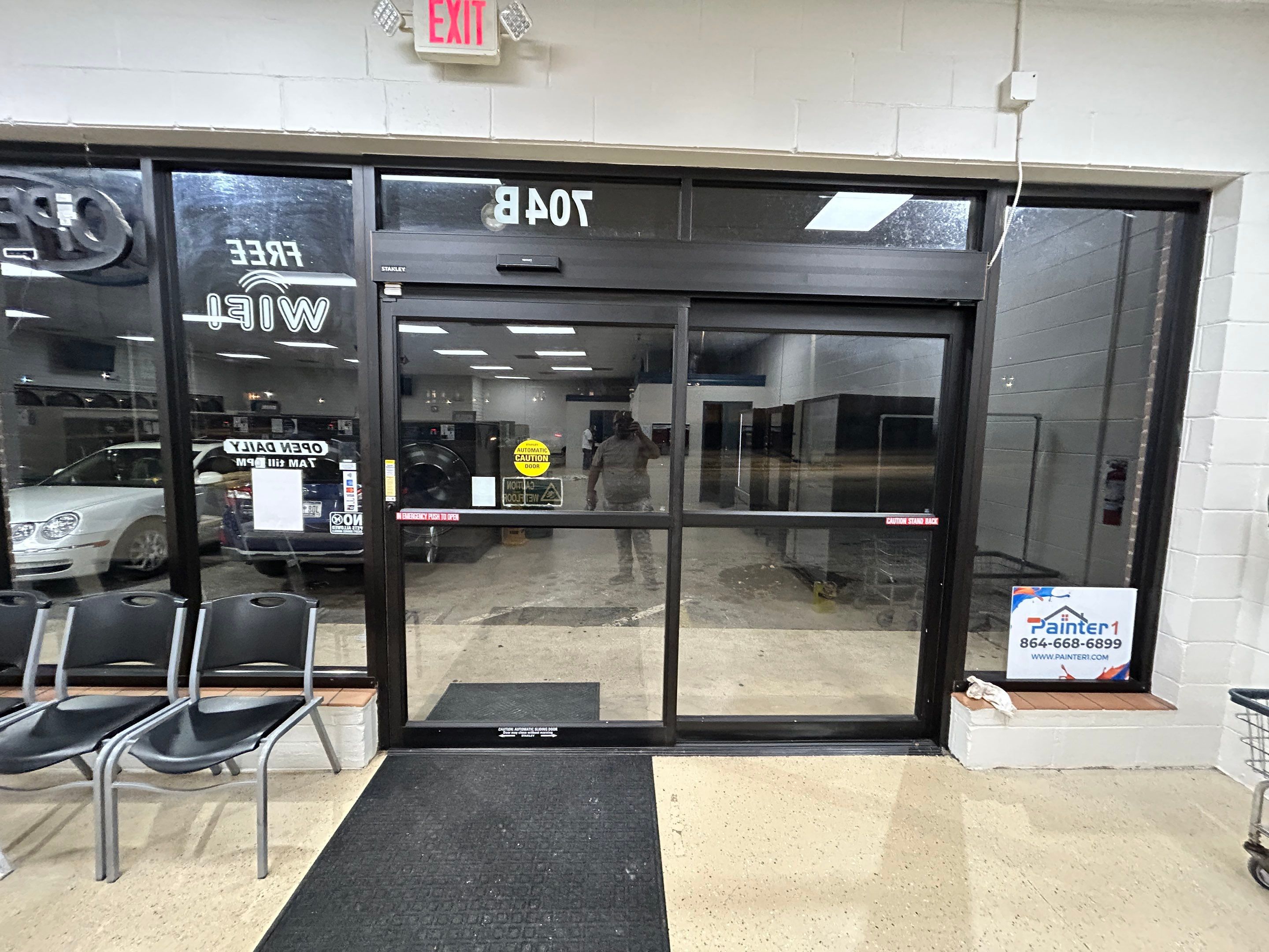 Laundry Mat In Greenville by Painter1