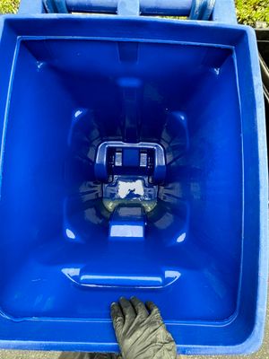 Trash Bin Cleaning