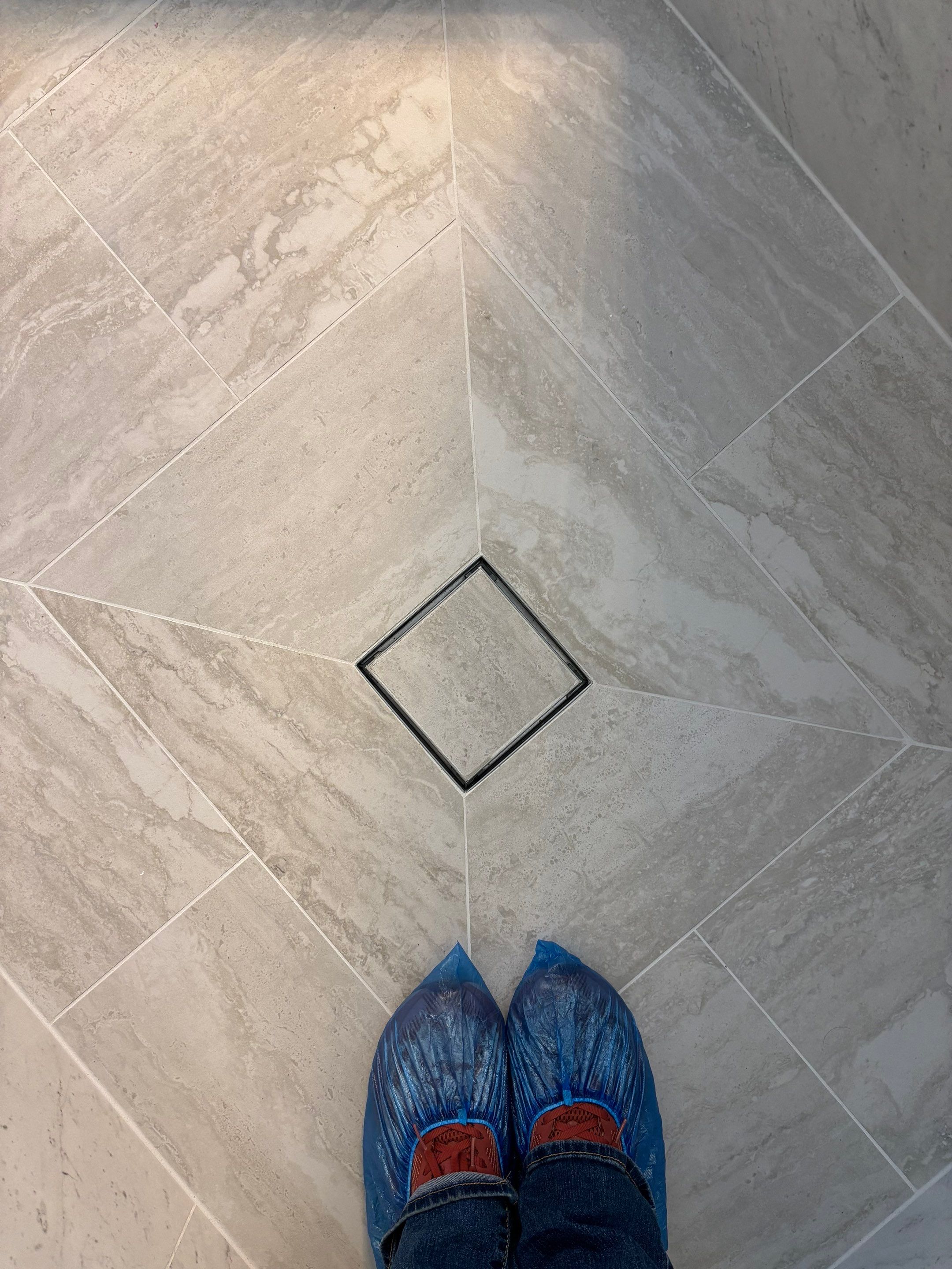 Two bathrooms renovation (hallway and master bathroom) by Prudencio