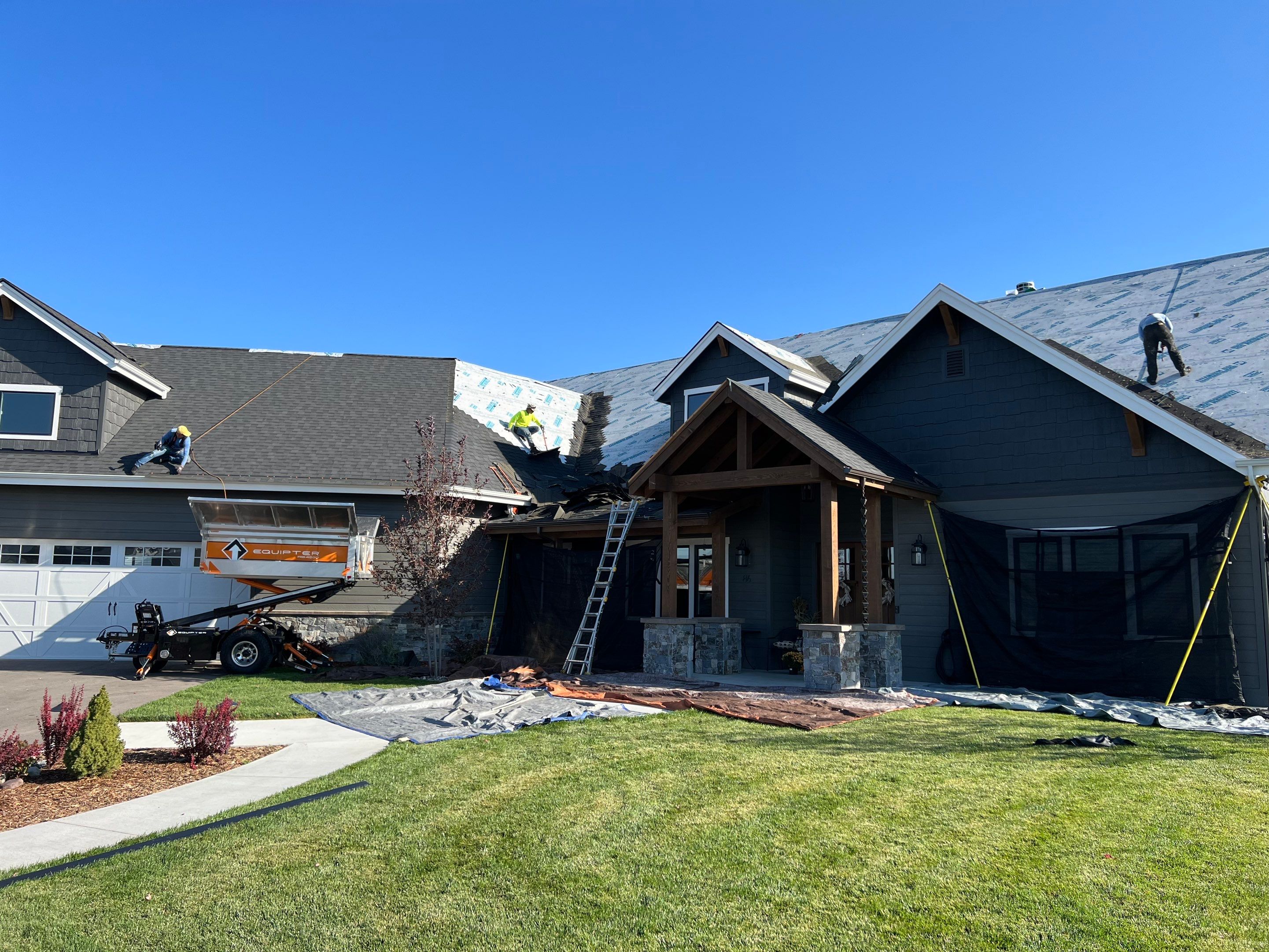 Owens Corning TruDefinition Duration - Onyx Black by Montana Roofing Solutions