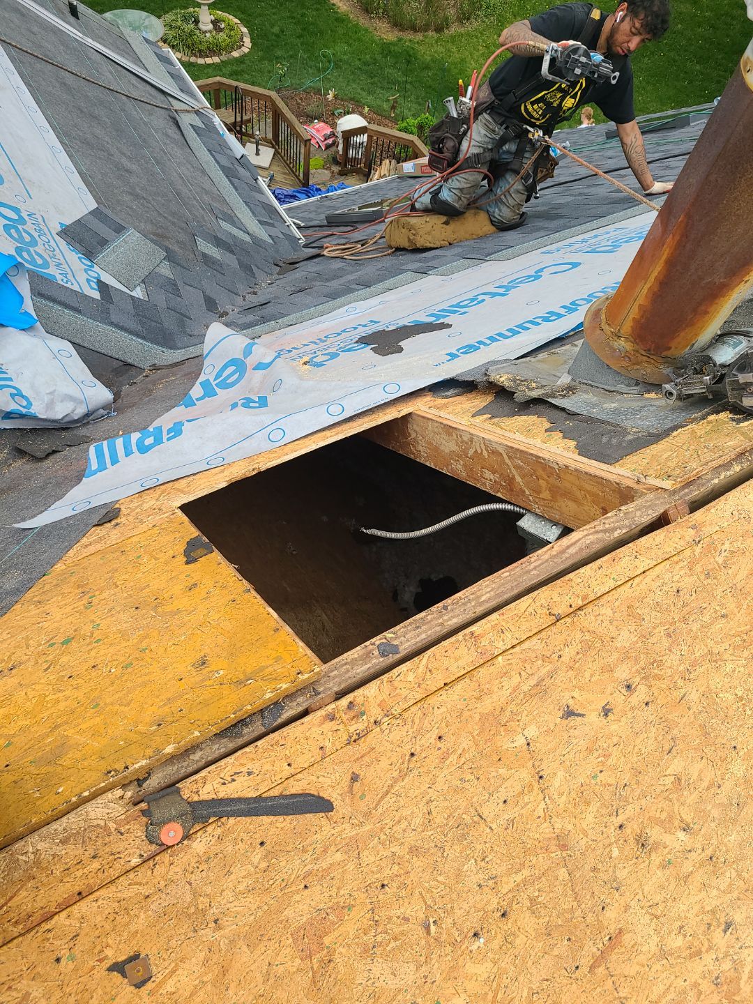 Vienna: CertainTeed Landmark Pro Designer Shingles in Max Def Moire Black by RM Banning, Inc.