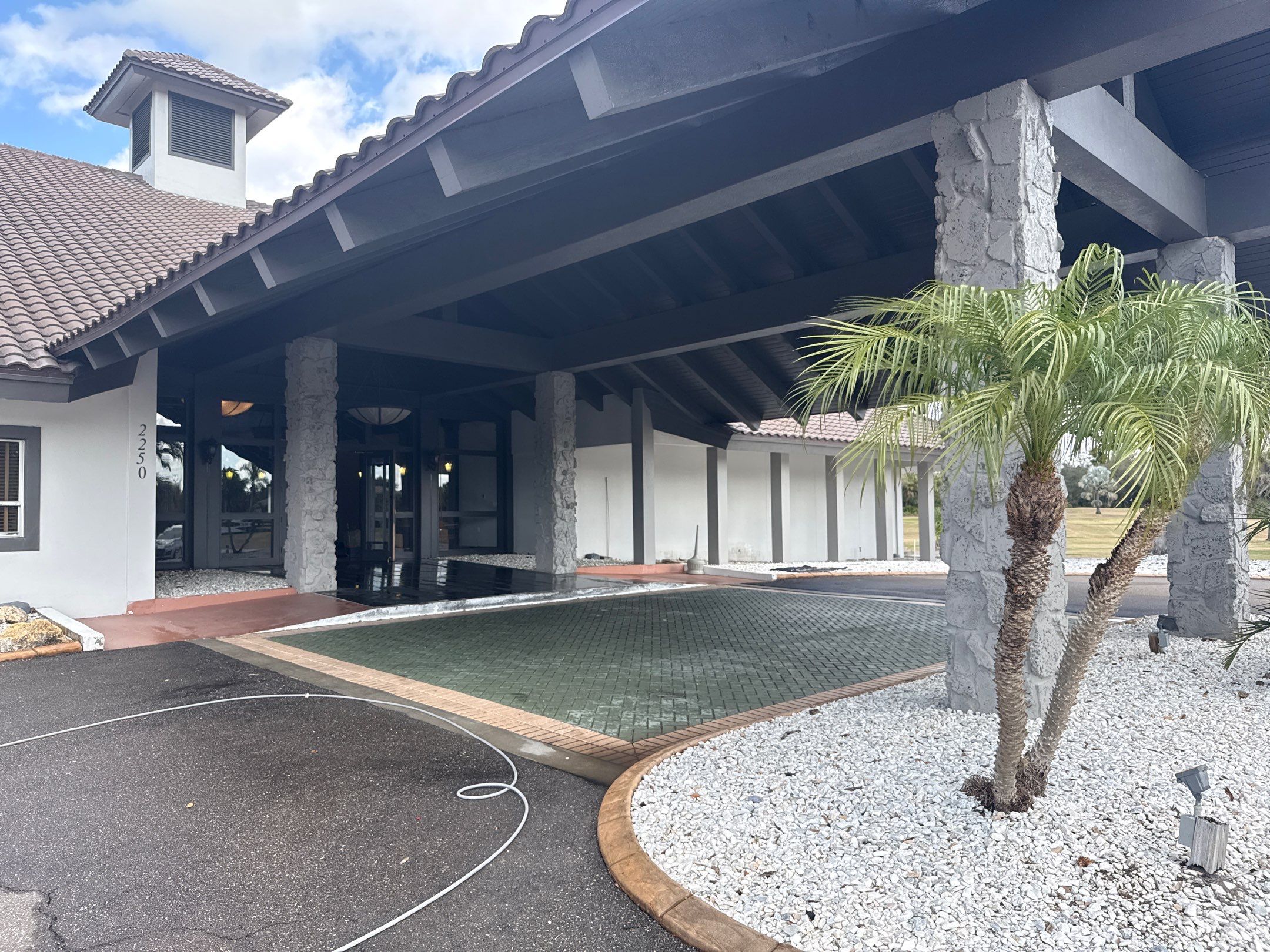 Commercial Entrance Cleaning at The Club at River Wilderness ā Parrish, FL by Sunshine AquaWash