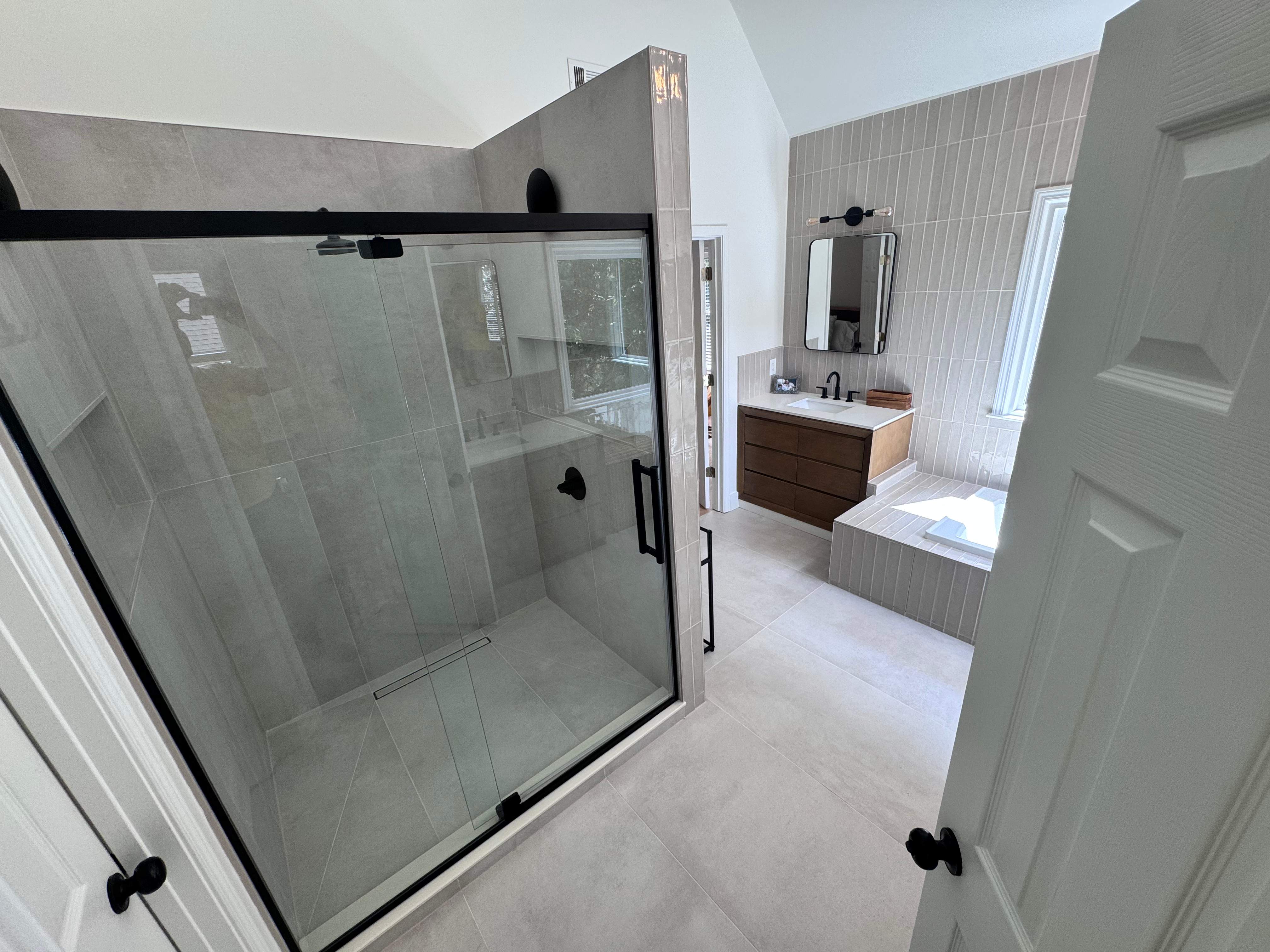 Master bathroom renovation by Prudencio